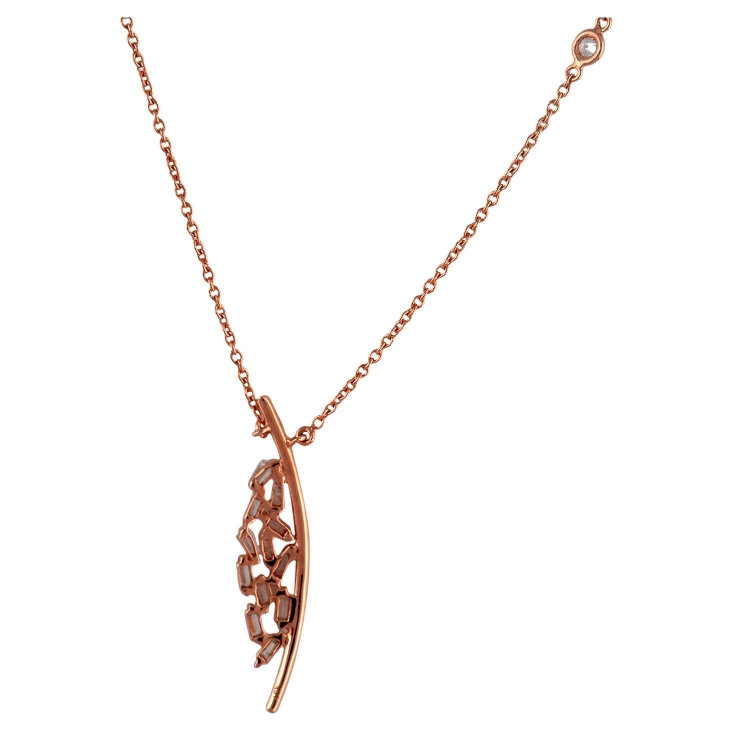 Moderno Collana girocollo firmata con diamanti baguette in oro rosa 18 carati in vendita