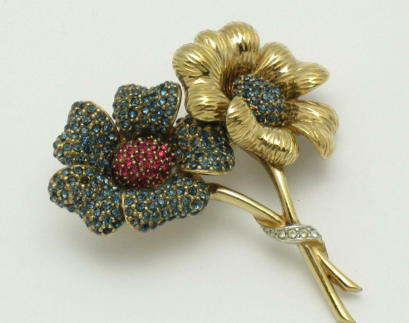 Modernist Designer CINER Signed Sparkling Ice Crystal Double Flower Brooch Pin For Sale