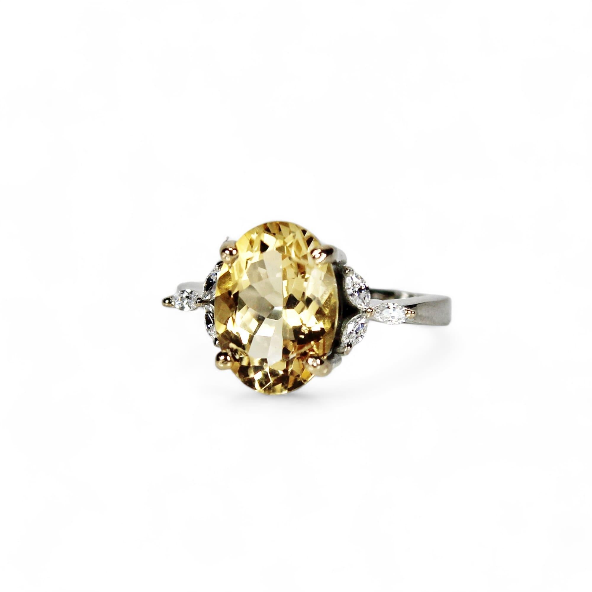 Taille ovale Bague en pierre précieuse Citrine en vente