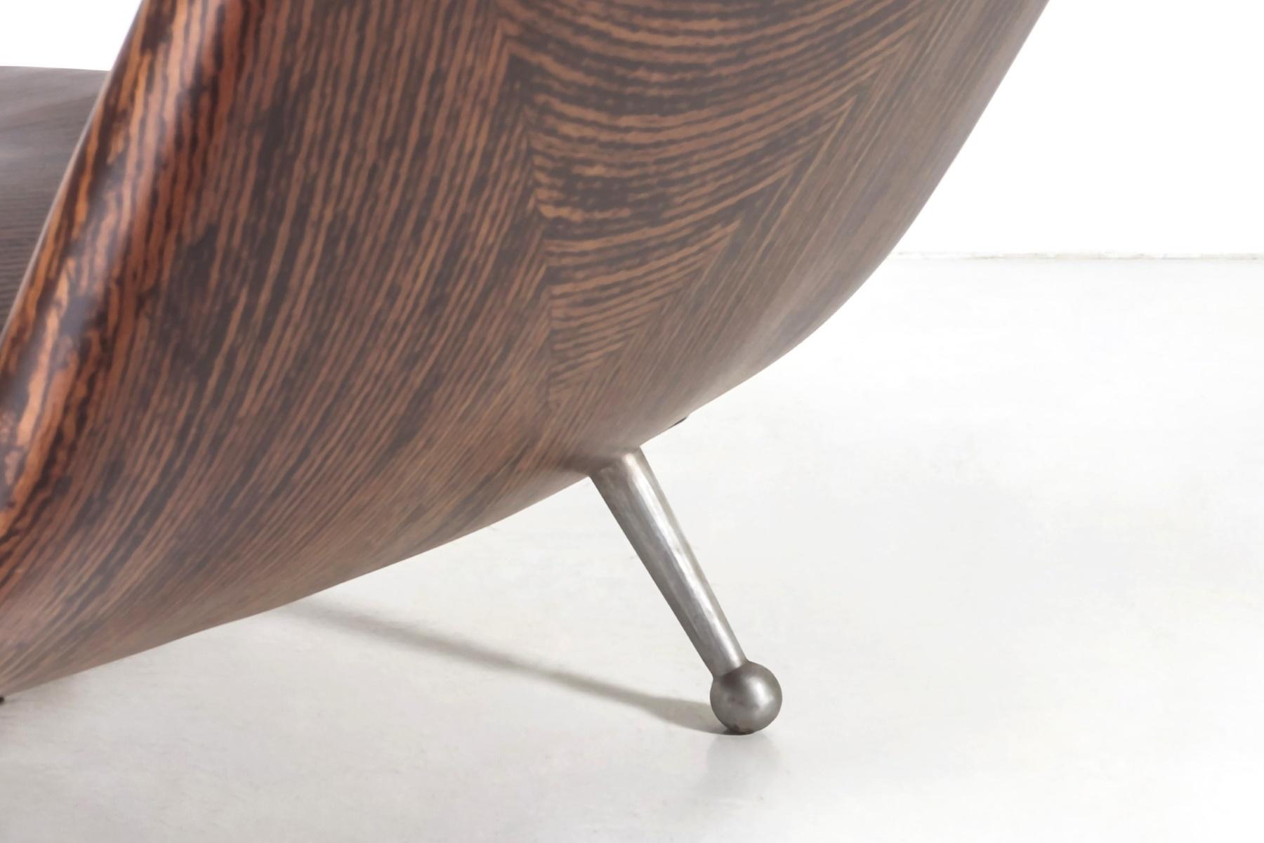 Designer Clayton Tugonon Kokosnuss Lounge Stuhl und Tisch Set  Von Snug im Angebot 5