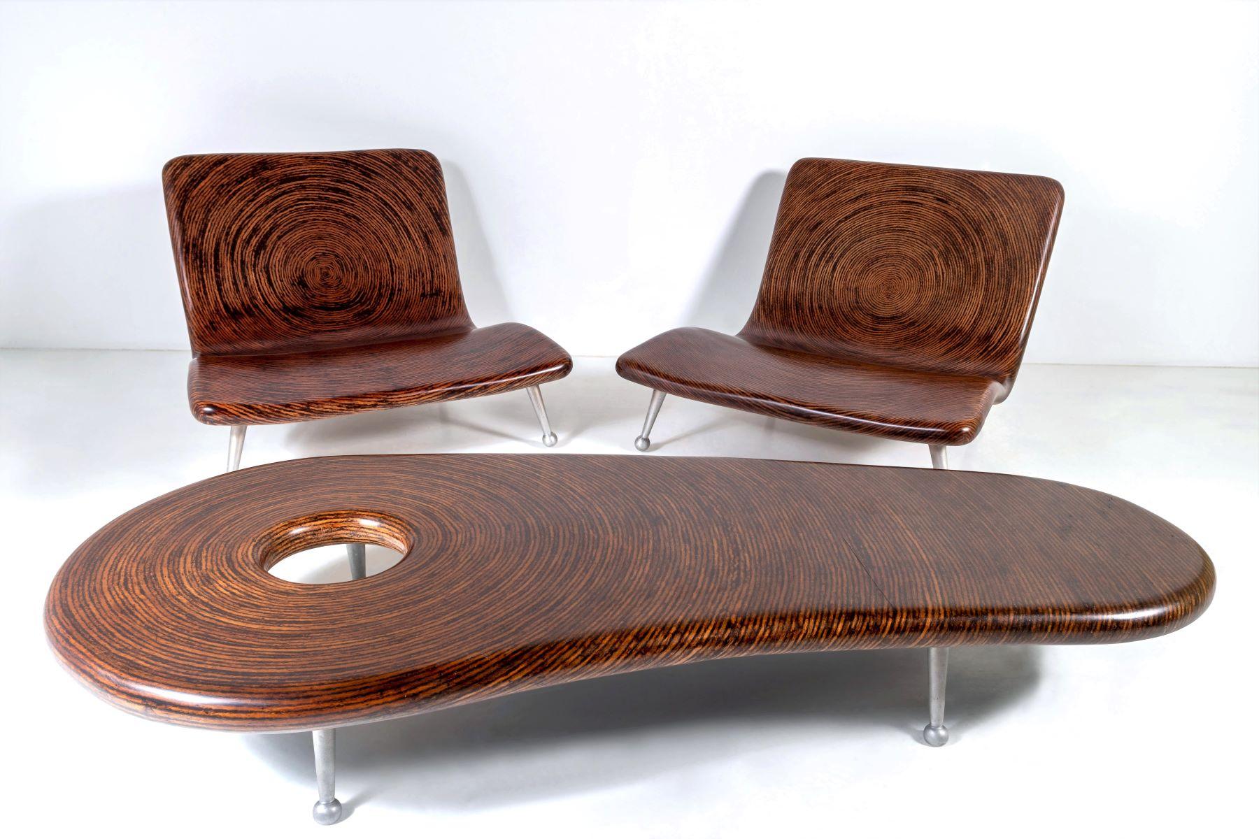 Der berühmte philippinische Designer Clayton Tugonon hat für Snug den Stuhl und den Tisch 