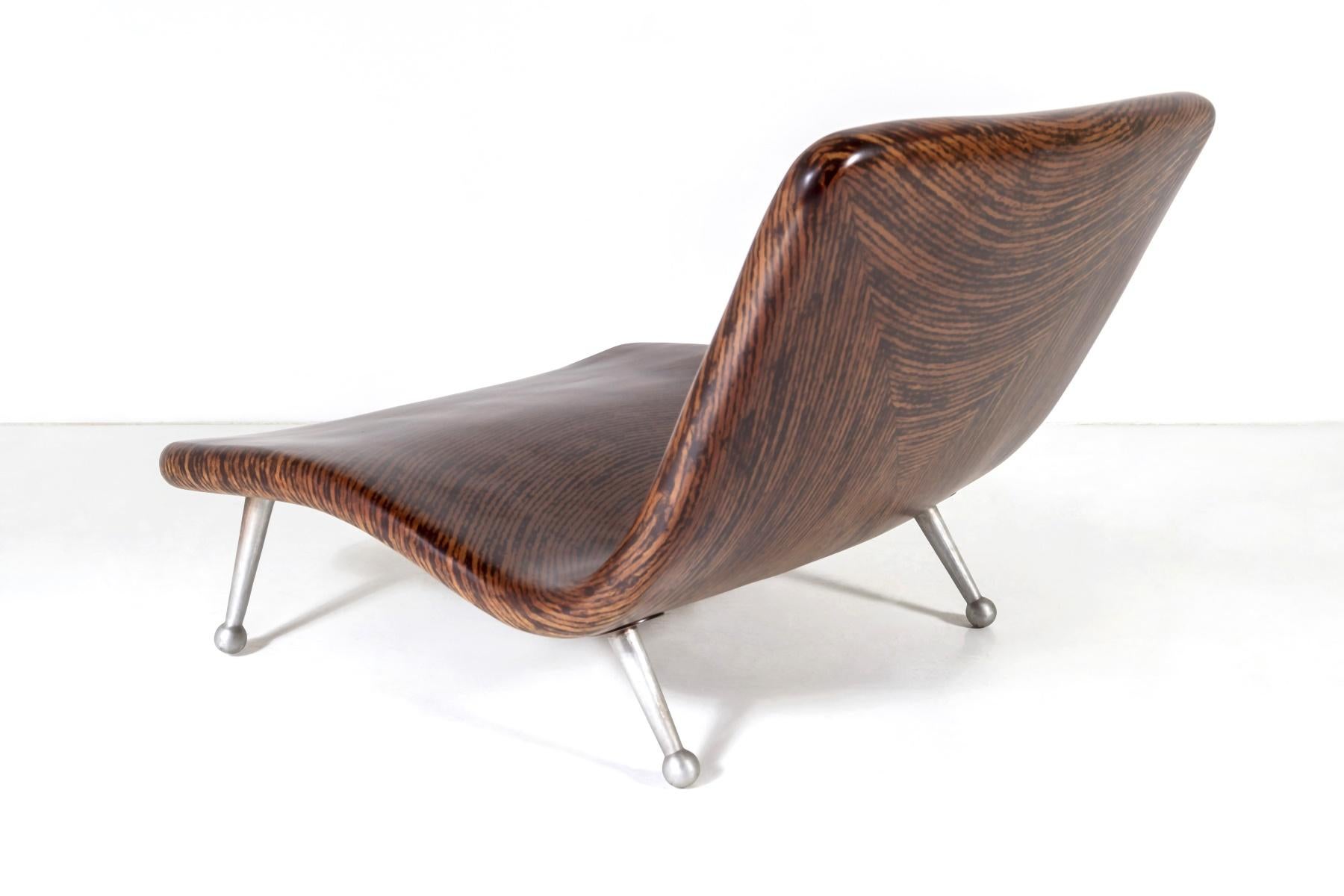 Designer Clayton Tugonon Kokosnuss Lounge Stuhl und Tisch Set  Von Snug (Philippinisch) im Angebot
