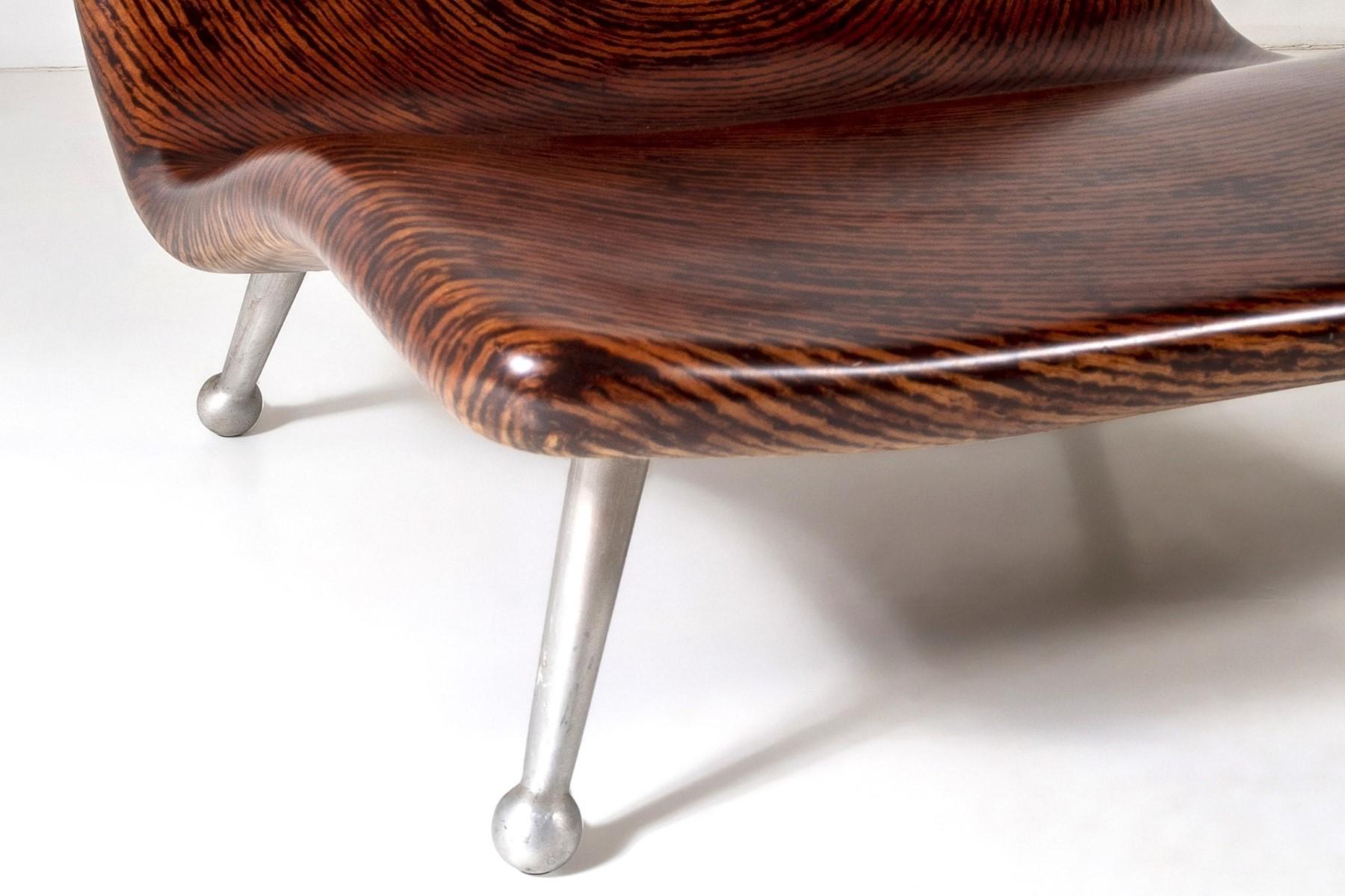 Designer Clayton Tugonon Kokosnuss Lounge Stuhl und Tisch Set  Von Snug im Angebot 1
