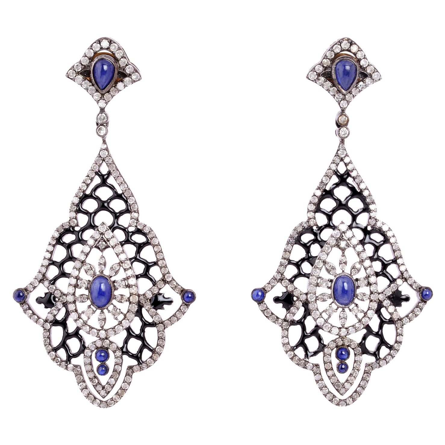 Orecchino pendente di design con zaffiro e pavé di diamanti in oro e argento