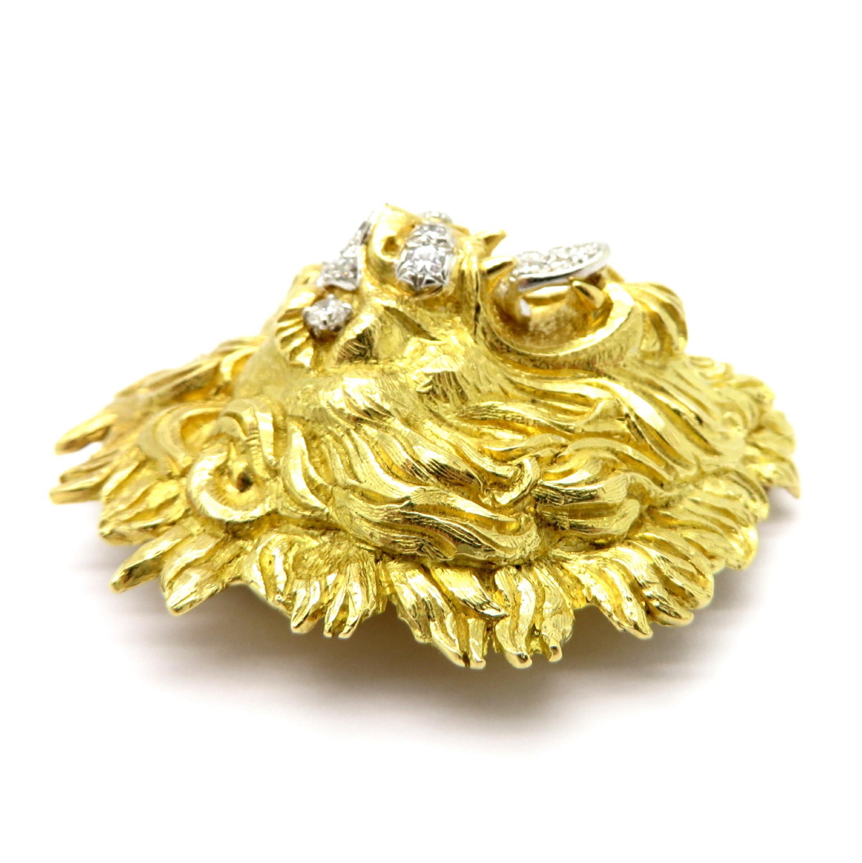 Designer David Webb 18 Karat Gold and Platinum Diamond Lion Brooch or Pendant In Excellent Condition In Scottsdale, AZ