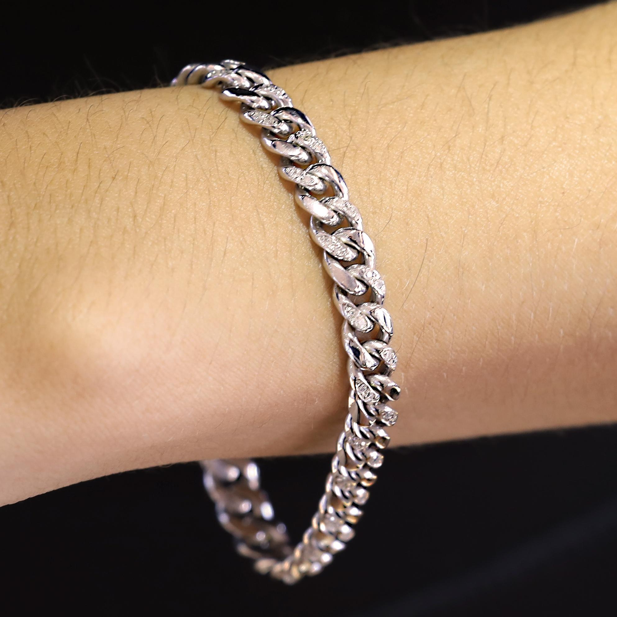 Contemporaneo Bracciale Cuban Link con diamanti in oro bianco 14k in vendita