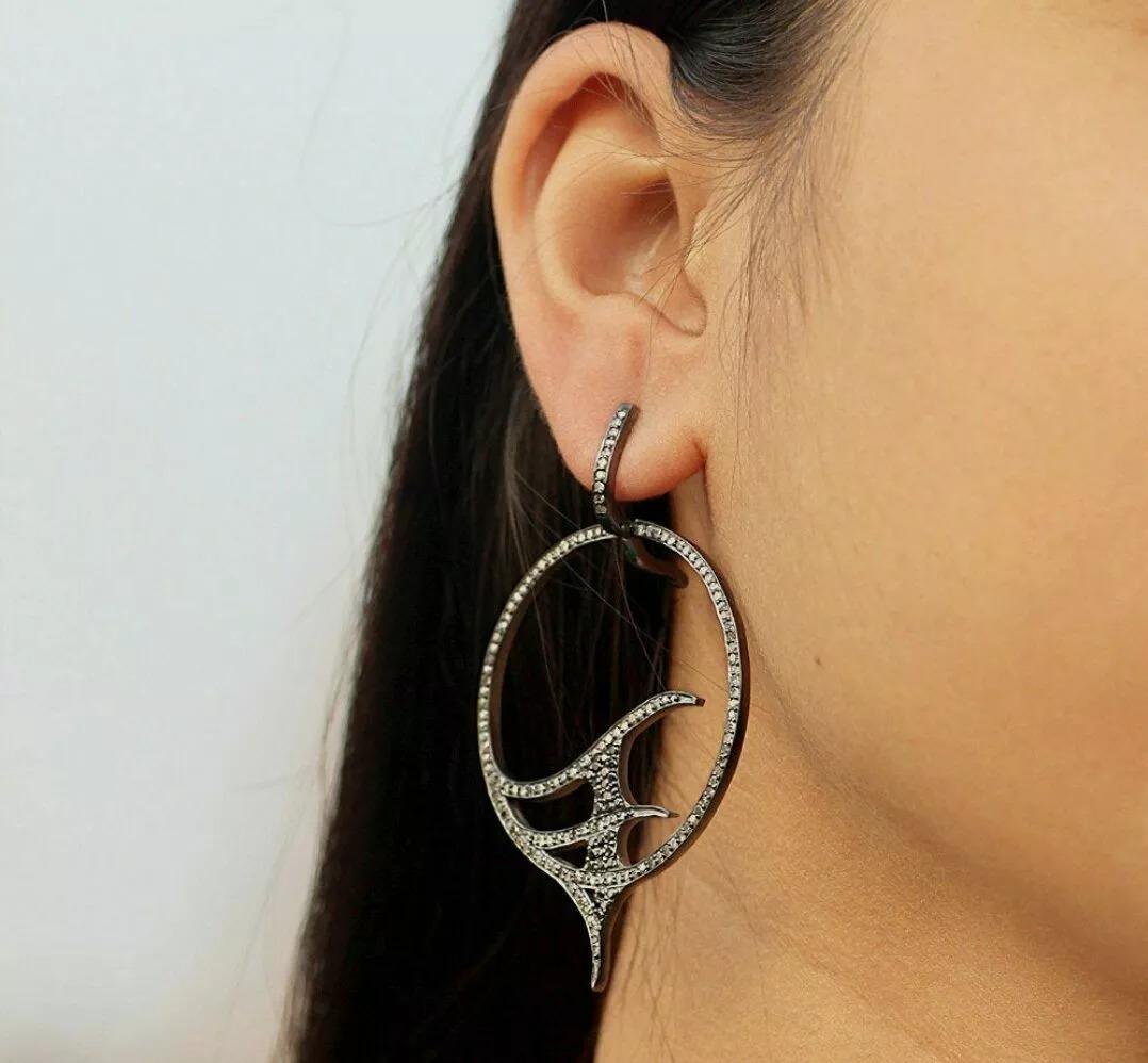 Orecchino a cerchio con diamante Orecchino a cerchio di design in argento 925 Orecchino a cerchio grande
Leggero, può essere indossato tutti i giorni

Informazioni aggiuntive:
Condit: Nuovo con etichette: Un articolo nuovo di zecca, non usato e non