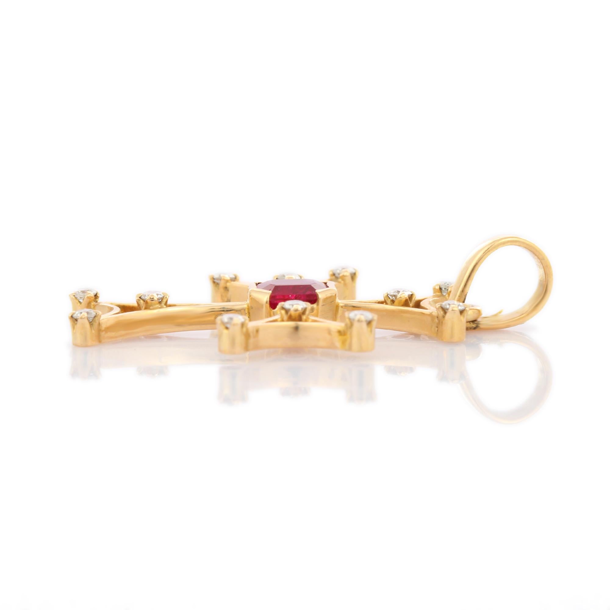 Colgante de diseño en forma de cruz con diamante y rubí en engastes de oro amarillo de 18 quilates Artista en venta