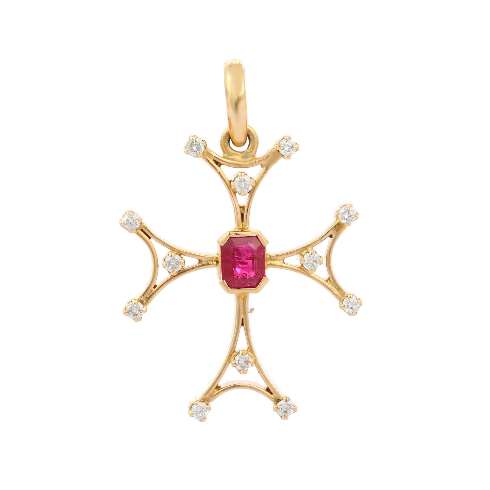 Taille octogone Pendentif de Designer en forme de croix avec diamant et rubis en or jaune 18K en vente