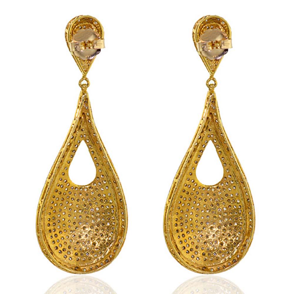 Cool and Designer drop shape pave Diamond Earring in Silver and Gold with black rhodium is pretty sassy for any occasion.

Closure: Push Post 

14kt Gold:4.2gms
Diamond: 5.85cts
Silver: 17.39gms