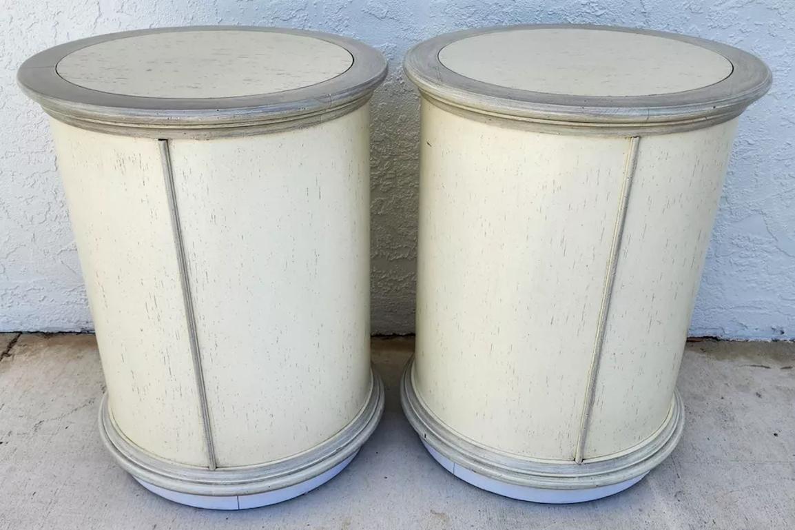Pareja de mesillas auxiliares de tambor de diseño en venta 4
