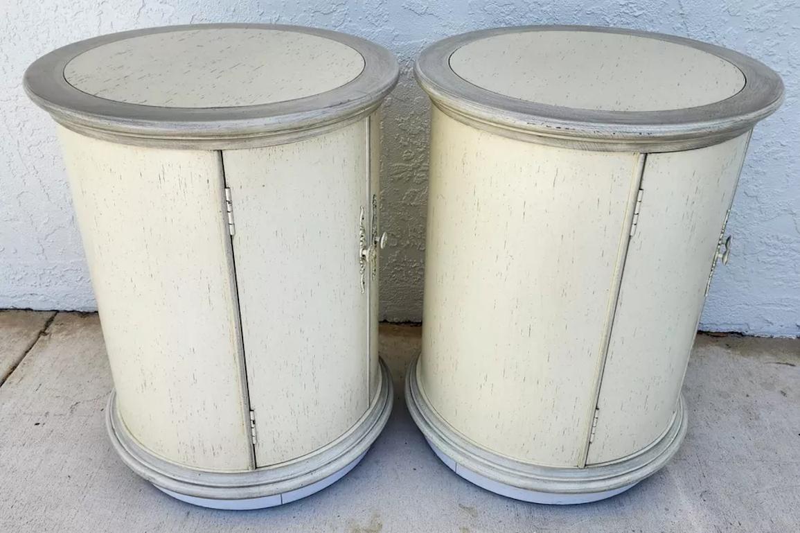Pareja de mesillas auxiliares de tambor de diseño en venta 5