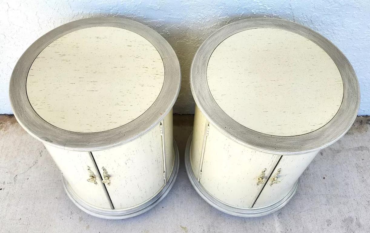 Pareja de mesillas auxiliares de tambor de diseño en Bueno estado para la venta en Lake Worth, FL