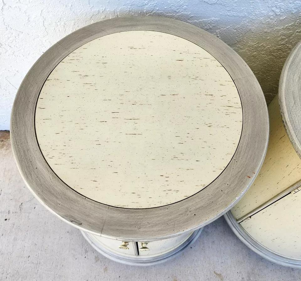 Pareja de mesillas auxiliares de tambor de diseño Madera en venta