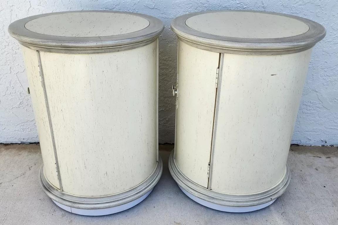 Pareja de mesillas auxiliares de tambor de diseño en venta 3