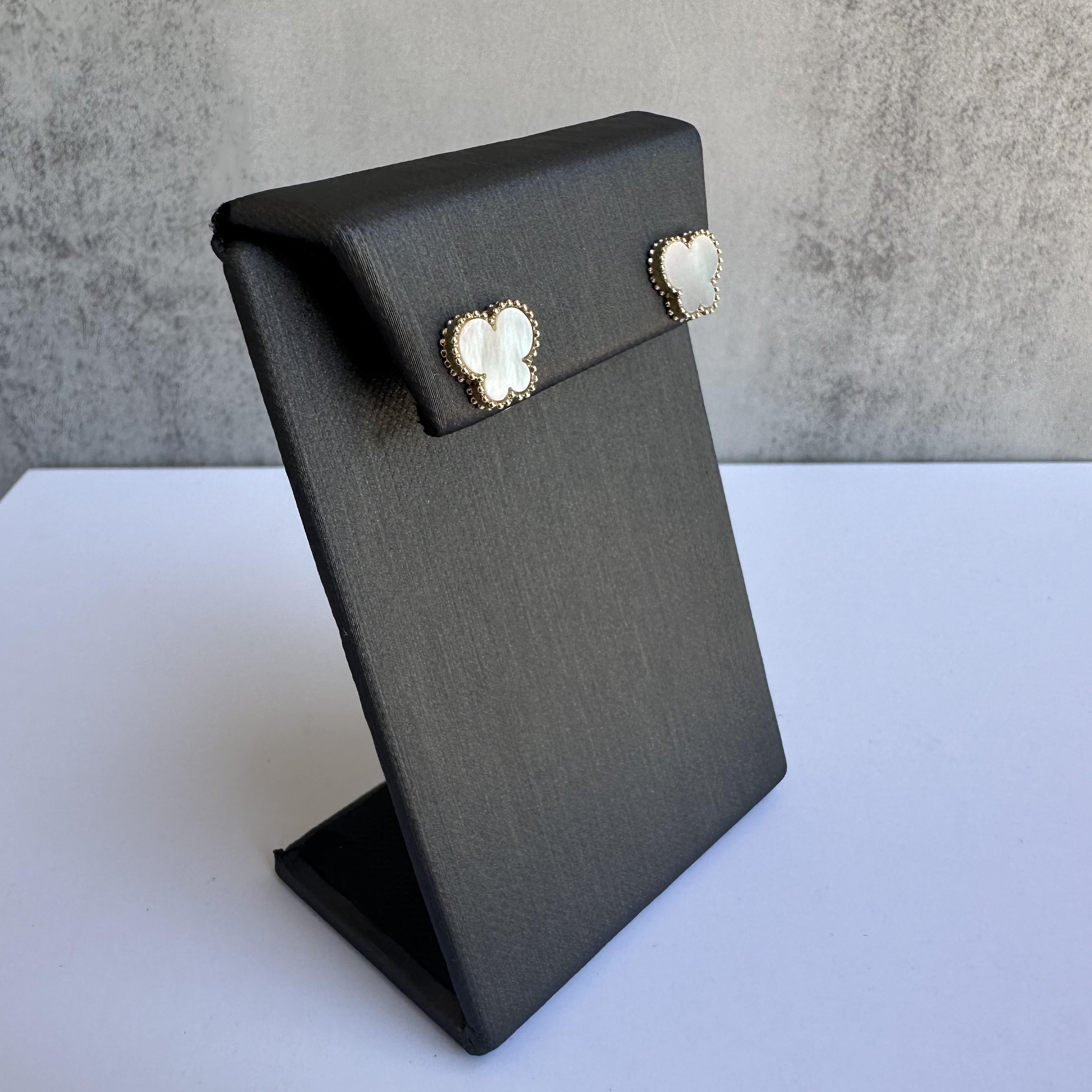 Experience the timeless elegance of these Designer Effy 14kt Yellow Gold Mother of Pearl Stud Earrings, featuring beautifully polished mother of pearl in a classic stud design. These luxurious earrings are perfect for those who appreciate
