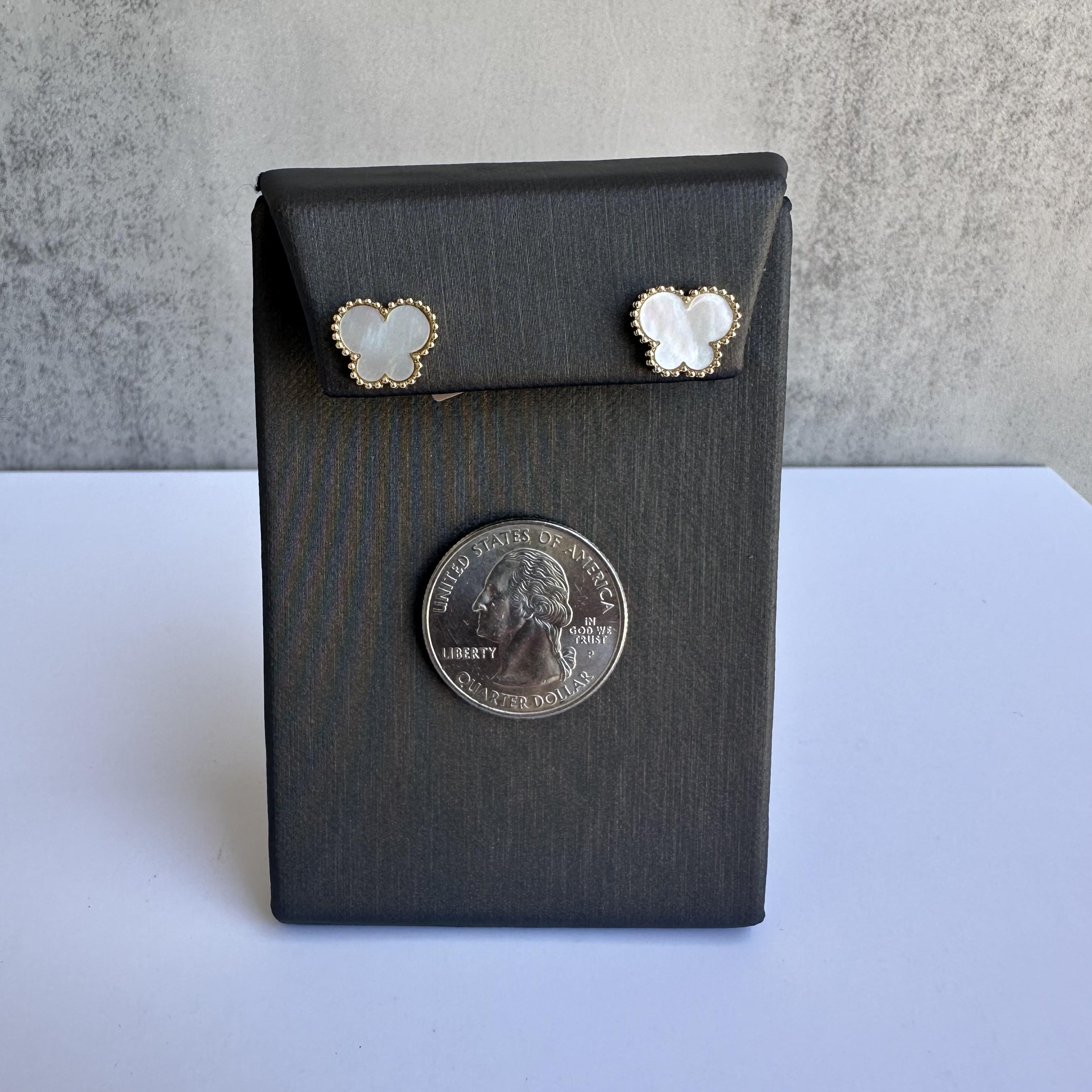 Designer Effy 14kt Yellow Gold Mother of Pearl Stud Earrings - New with Tag In New Condition In West Hempstead, NY
