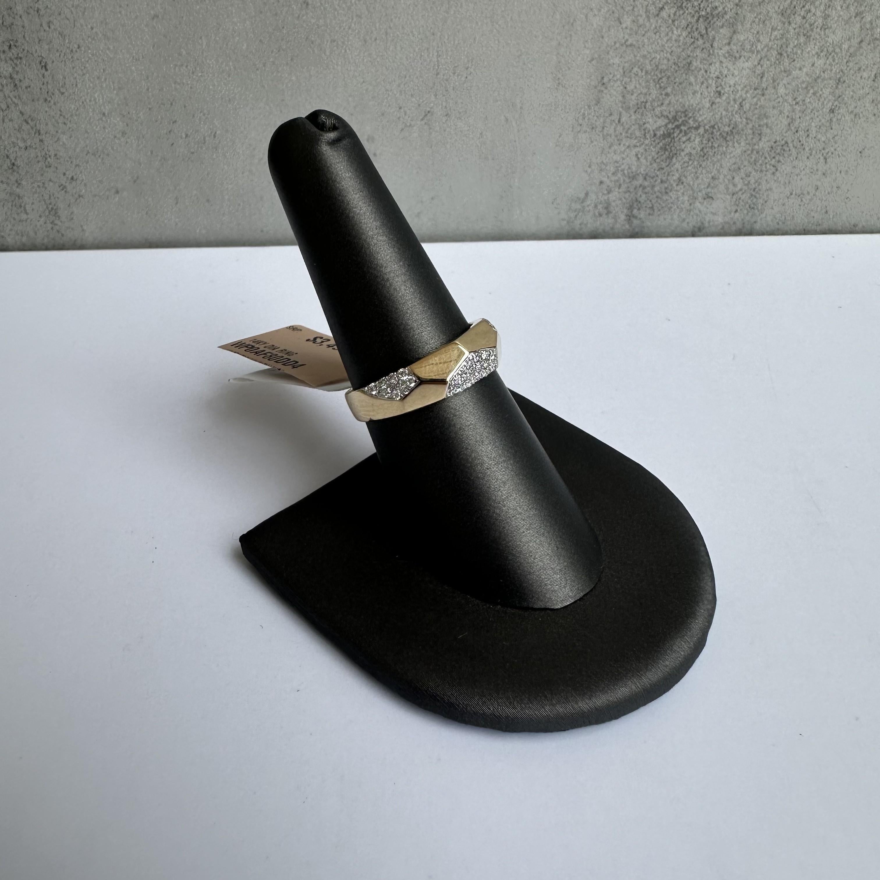 Elevate your jewelry collection with this exquisite Designer Effy Diamond Ring, featuring 0.28 carats of natural GH VS diamonds set in luxurious 14kt yellow gold. This ring combines timeless beauty with modern luxury, perfect for any