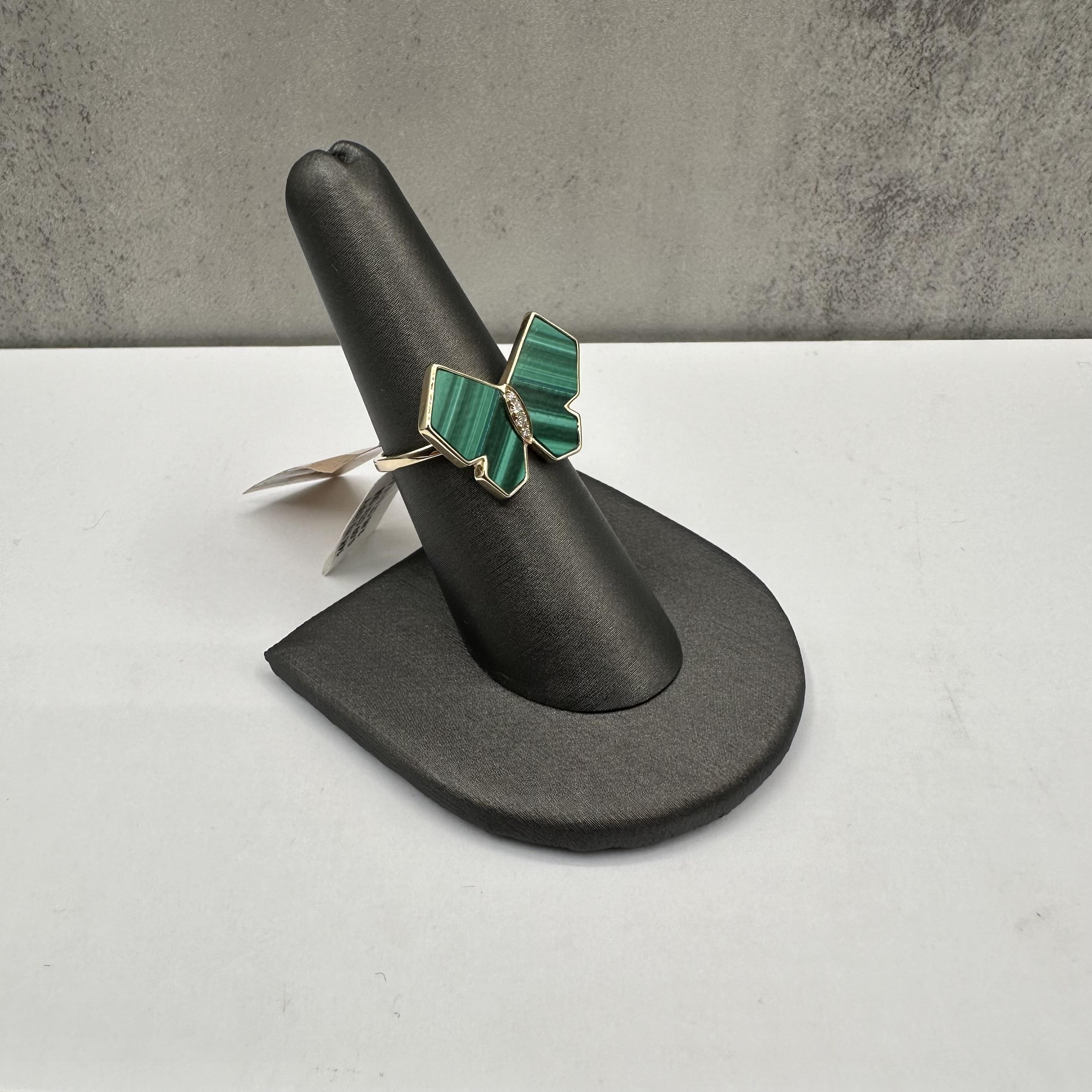 Make a bold and elegant statement with this stunning Designer Effy Malachite Butterfly Ring, crafted in luxurious 14kt Yellow Gold. The ring features 3.85 carats total weight (ctw) of vibrant malachite shaped into a beautiful butterfly design,