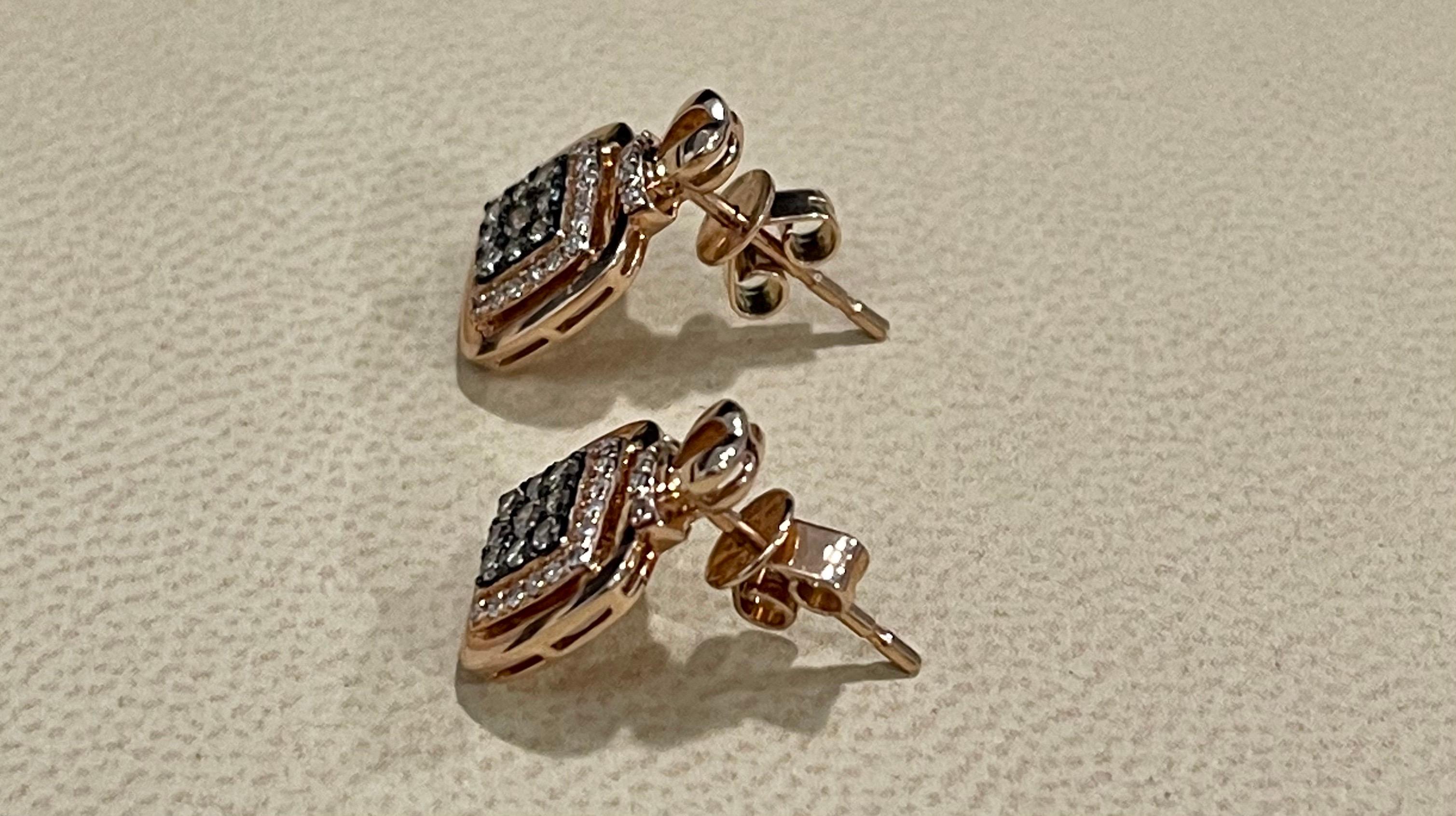 
Designer Effy's 0.36Carat Expresso Diamond Square  Stud Earrings 14 Karat  Rose Gold
Post  back earring
This exquisite pair of earrings are beautifully crafted with 14 karat Rose gold .
Weight of 14 K gold 3.5 grams
64  pieces  Diamonds of