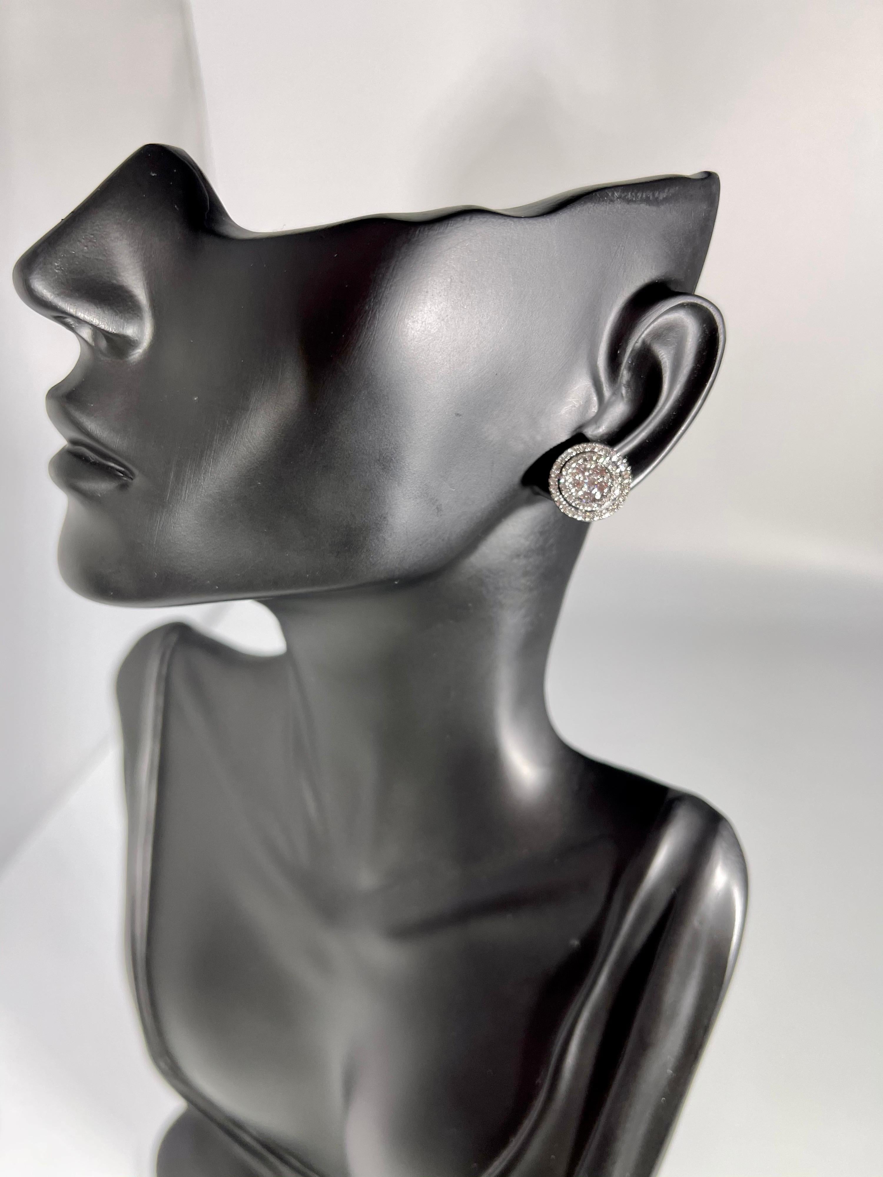 
Designer Effy's 1.06 Carat Diamond  Stud Post Back Earrings 14 Karat White Gold

This exquisite pair of earrings are beautifully crafted with 14 karat White  gold .
The center part and Jacket around it can be seperated.
one can use the center part