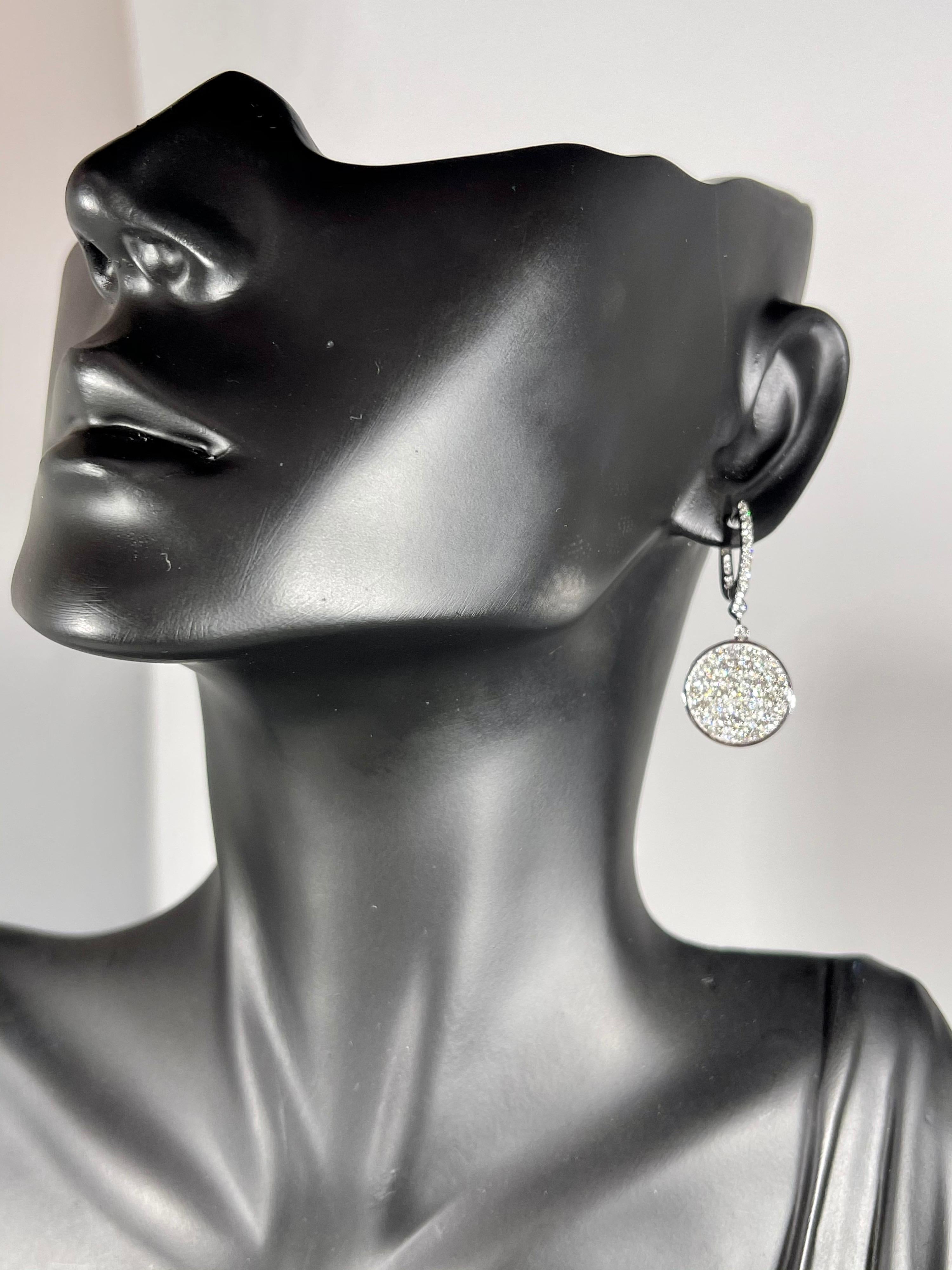 Designer Effy's 1.58 Ct Natural Diamond Dangling Huggies Earrings 14 Karat Gold In New Condition In New York, NY
