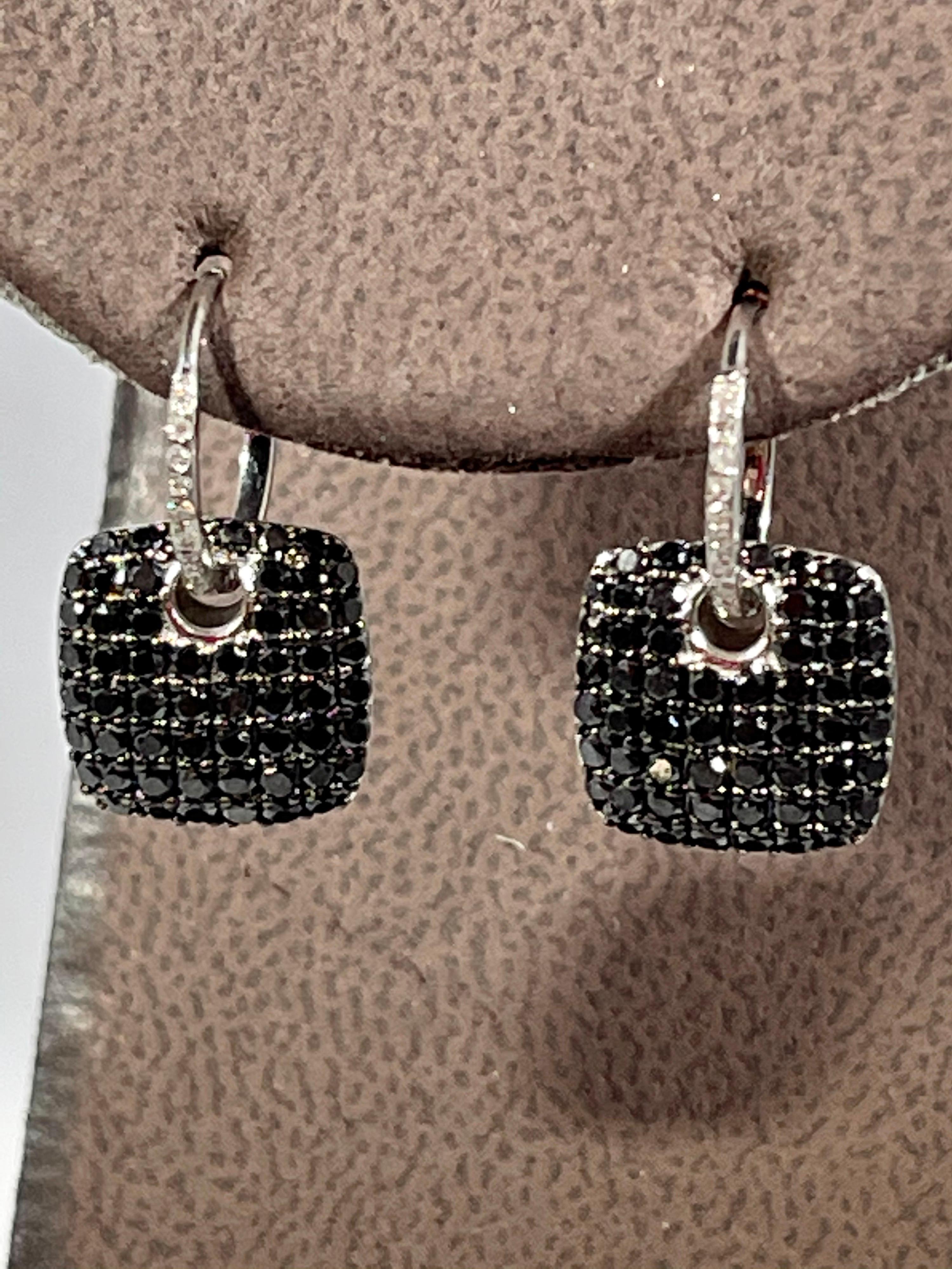 Designer Effy's Natural Black and White Diamond Dangling Earrings 14 Karat Gold In New Condition In New York, NY