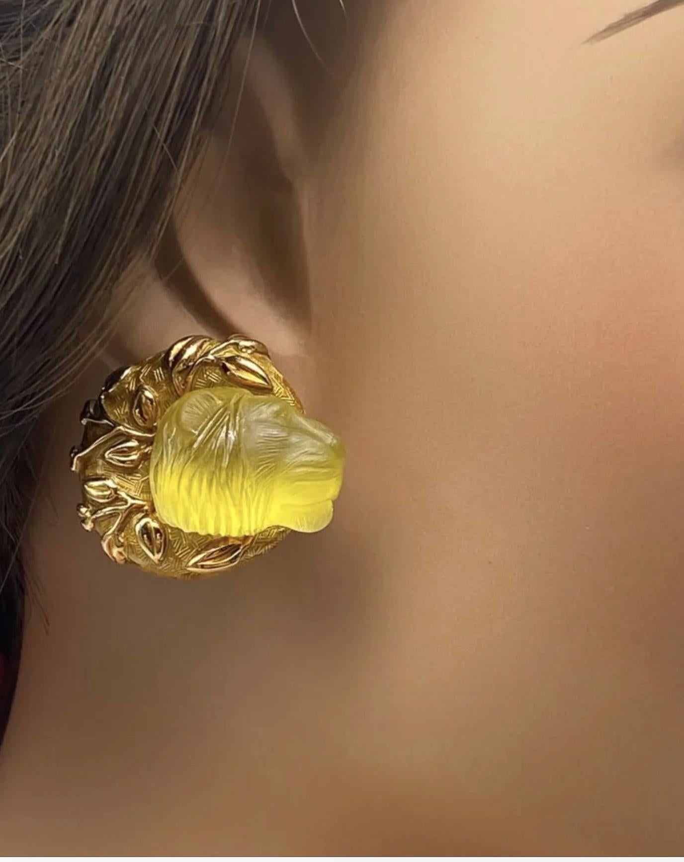 Geschnitzte Beryll-Löwen-ClIp-Ohrringe von Elizabeth Gage, 18 Karat Gold, Originalverpackung (Gemischter Schliff) im Angebot