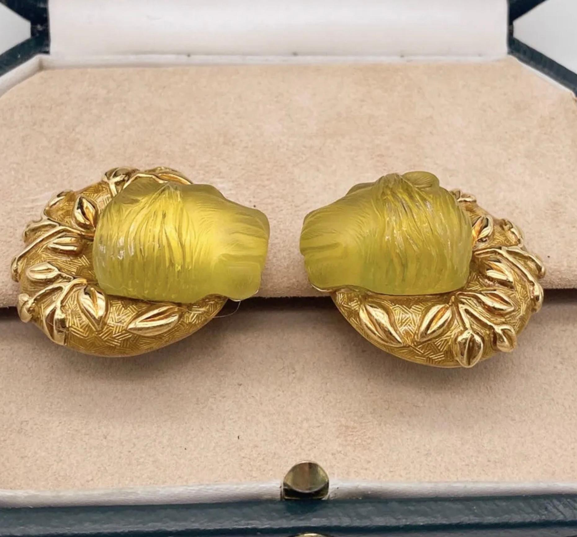 Geschnitzte Beryll-Löwen-ClIp-Ohrringe von Elizabeth Gage, 18 Karat Gold, Originalverpackung im Zustand „Hervorragend“ im Angebot in Perry, FL