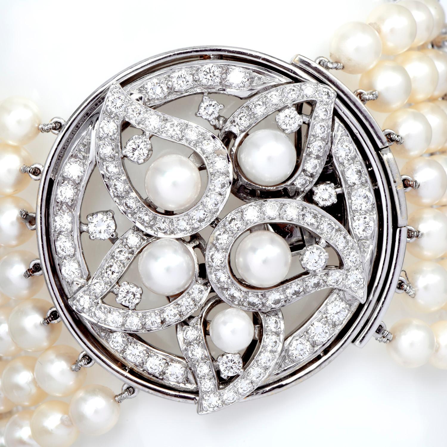 Luxuriöses und elegantes breites Perlen- und Diamantarmband aus 7 Strängen von 6,5 mm Akoya-Perlen mit cremefarbenen Untertönen, hohem Glanz und kleinen Schönheitsfehlern.

Dieses Schmuckstück wurde von der New Yorker Designerin Ella Gafter