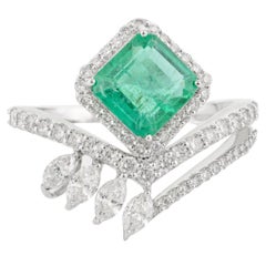 Anello di fidanzamento Chevron con diamante smeraldo di design per lei in oro bianco massiccio 18 ct.