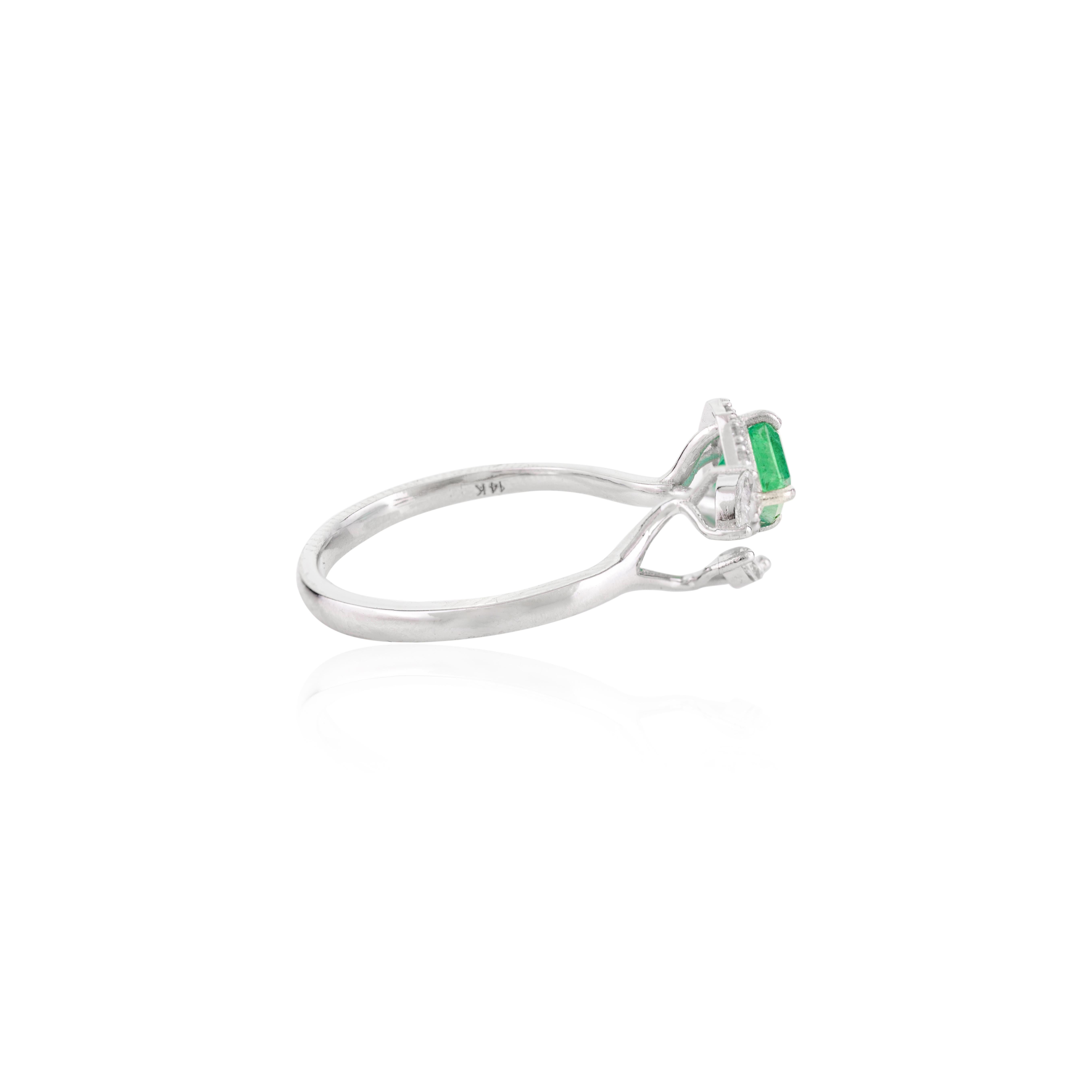 Im Angebot: Designer Smaragd Diamant offener Ring für Hochzeit Crafted in 14k massivem Weißgold () 3