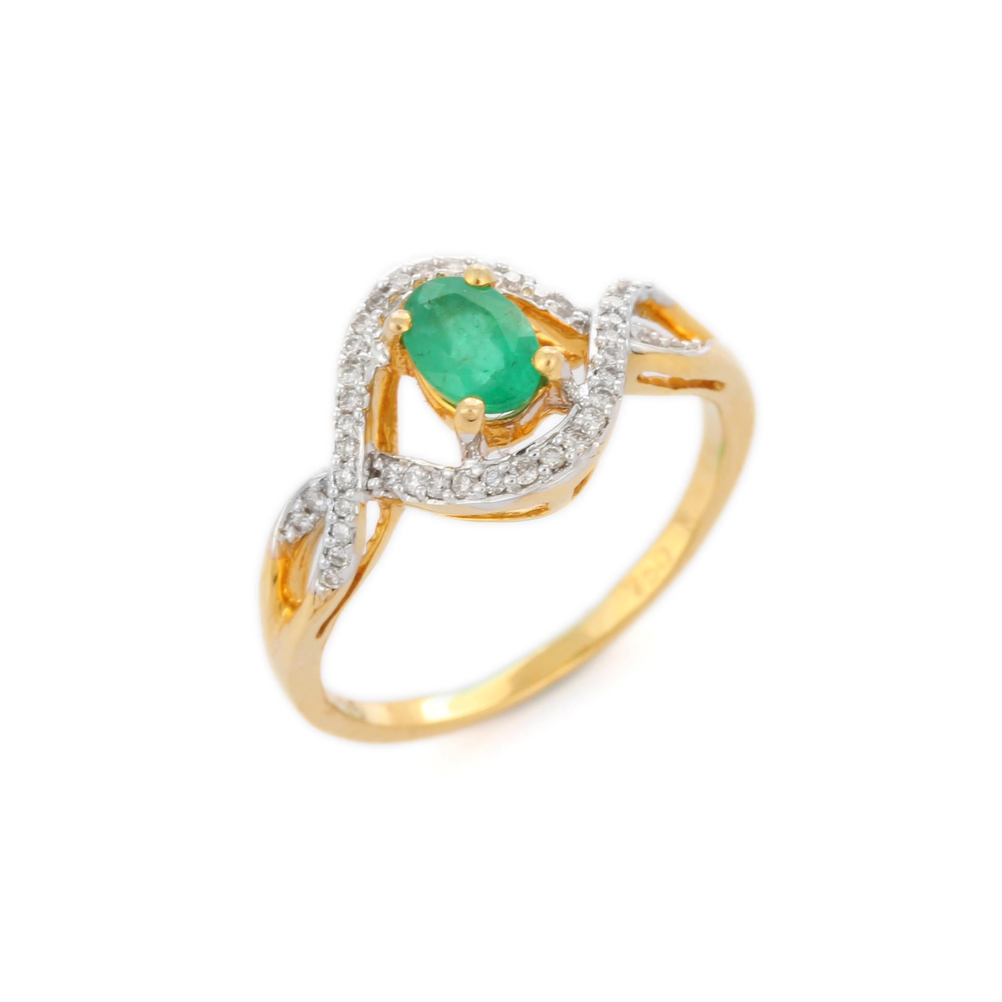 For Sale:  Emerald Studded Between Diamond Loop Ring in 18K Yellow Gold for Women 2