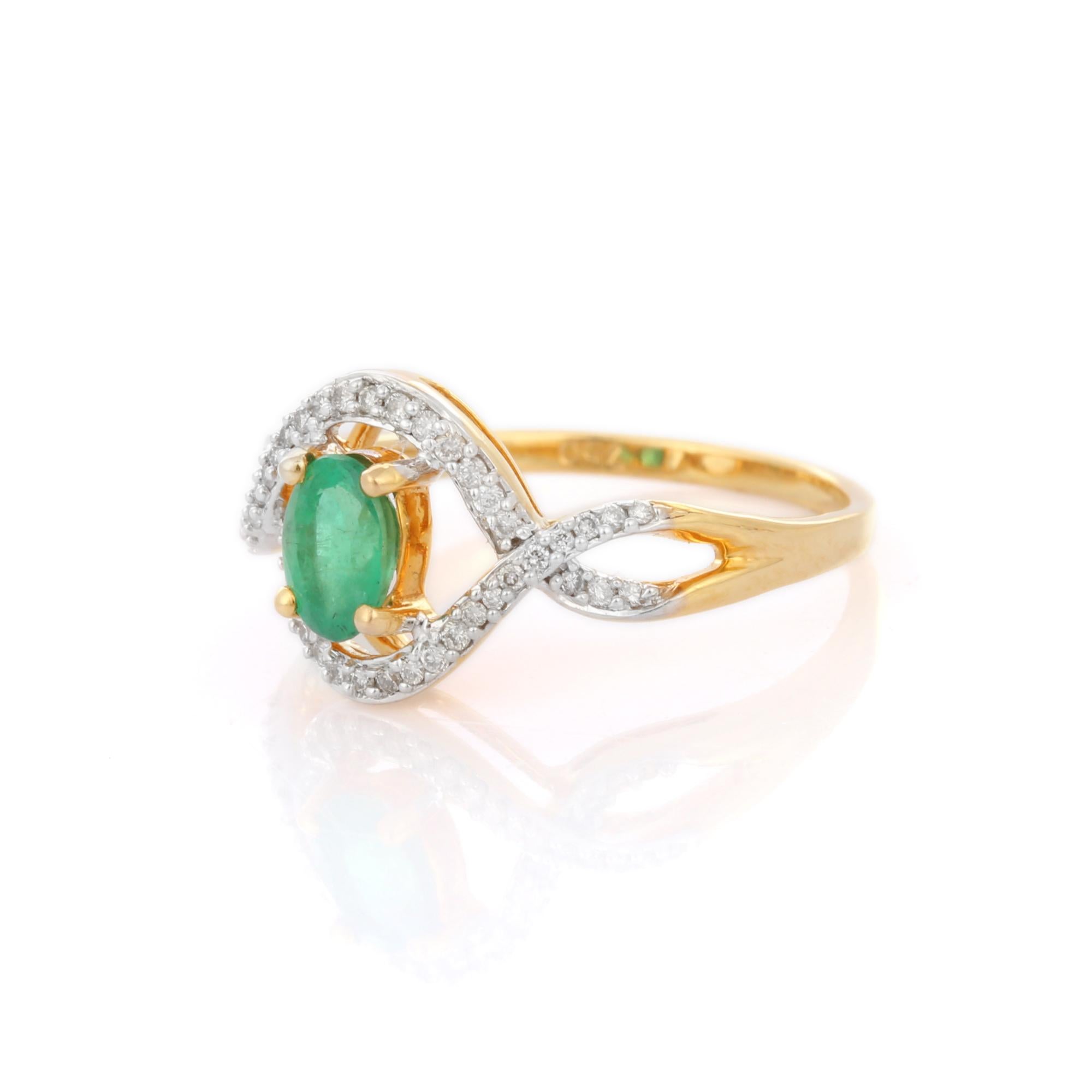 For Sale:  Emerald Studded Between Diamond Loop Ring in 18K Yellow Gold for Women 3