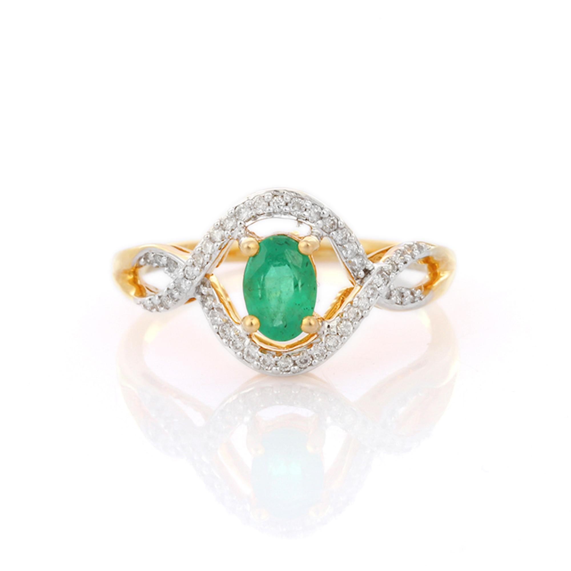 For Sale:  Emerald Studded Between Diamond Loop Ring in 18K Yellow Gold for Women 5