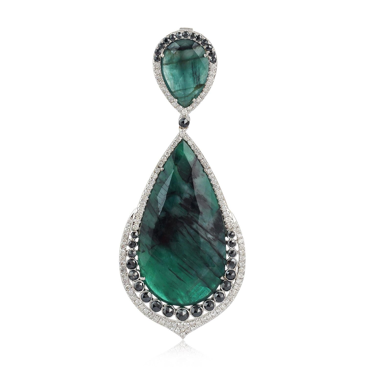 Pear Shaped Emerald Pendant With Pave Diamonds In 18k White Gold In New Condition For Sale In New York, NY