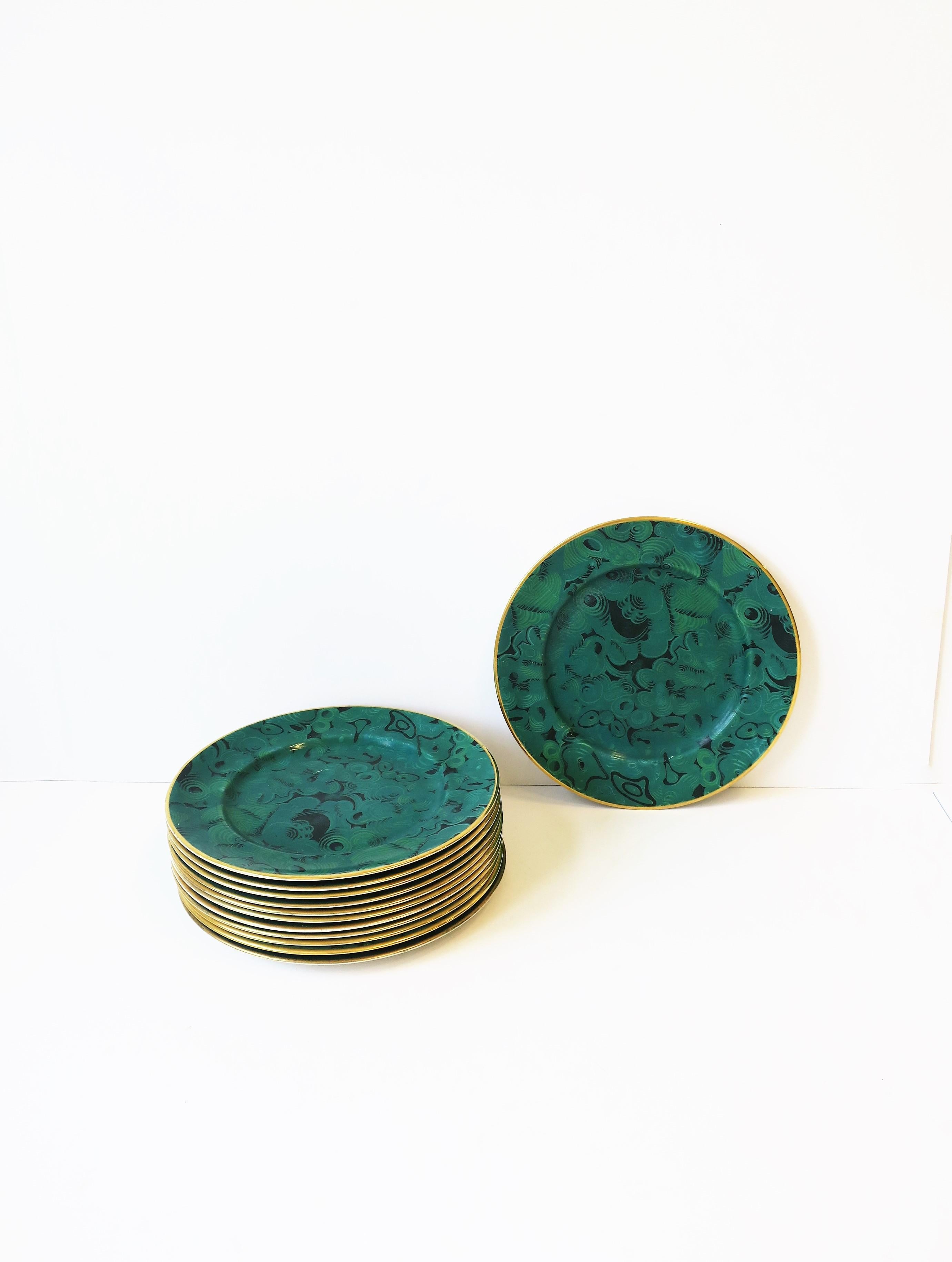 A beautiful and rare set of twelve (12) English Portmeirion green Malachite and gold dinner plates, 20th century, 1960, England, by renowned British Designer, Susan Williams-Ellis. Dinner plate has a 22ct gold decorative gilding around edge. On