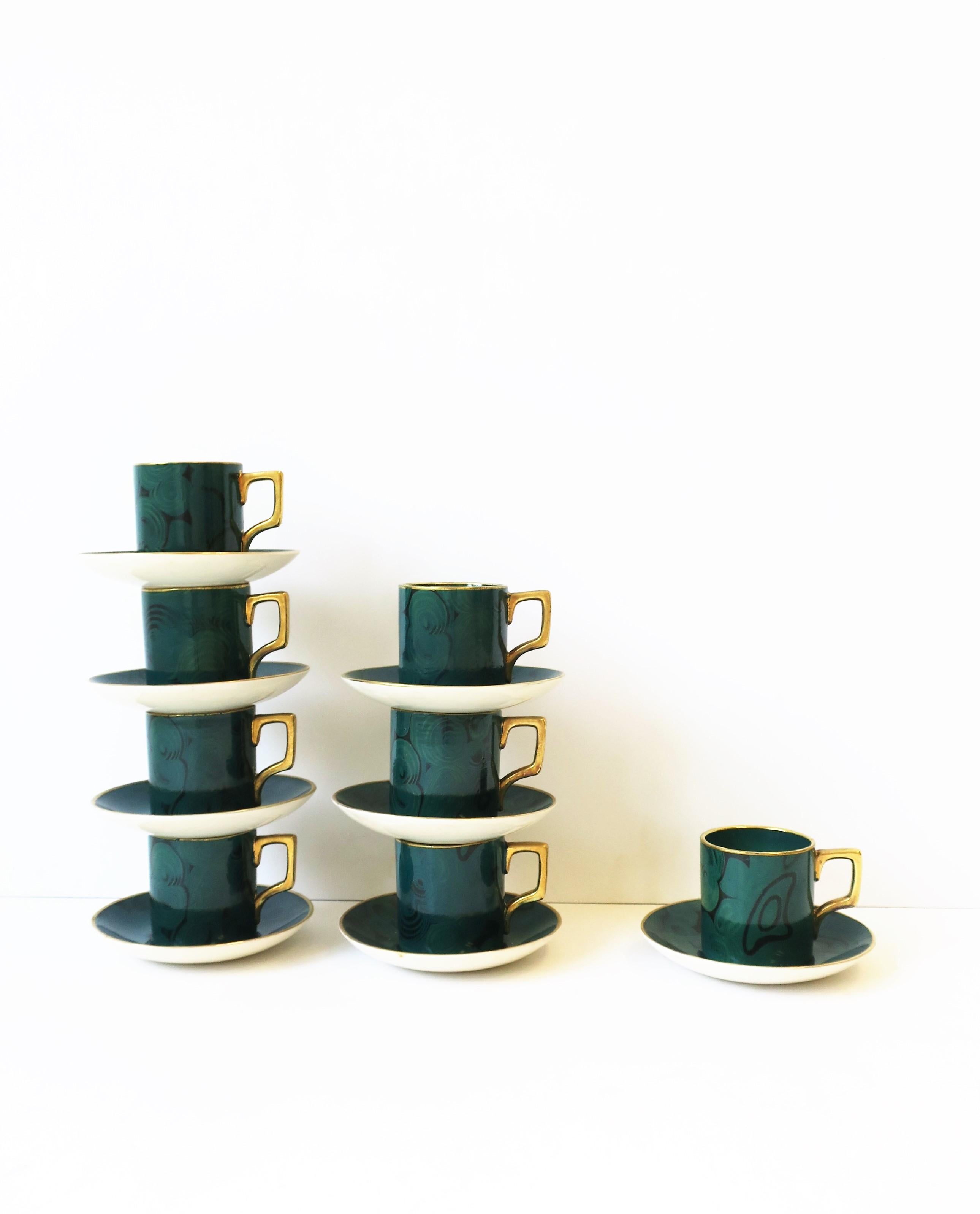 Malachite Pottery Espresso Coffee and Tea Demitasse Susan Williams-Ellis English In Good Condition For Sale In New York, NY