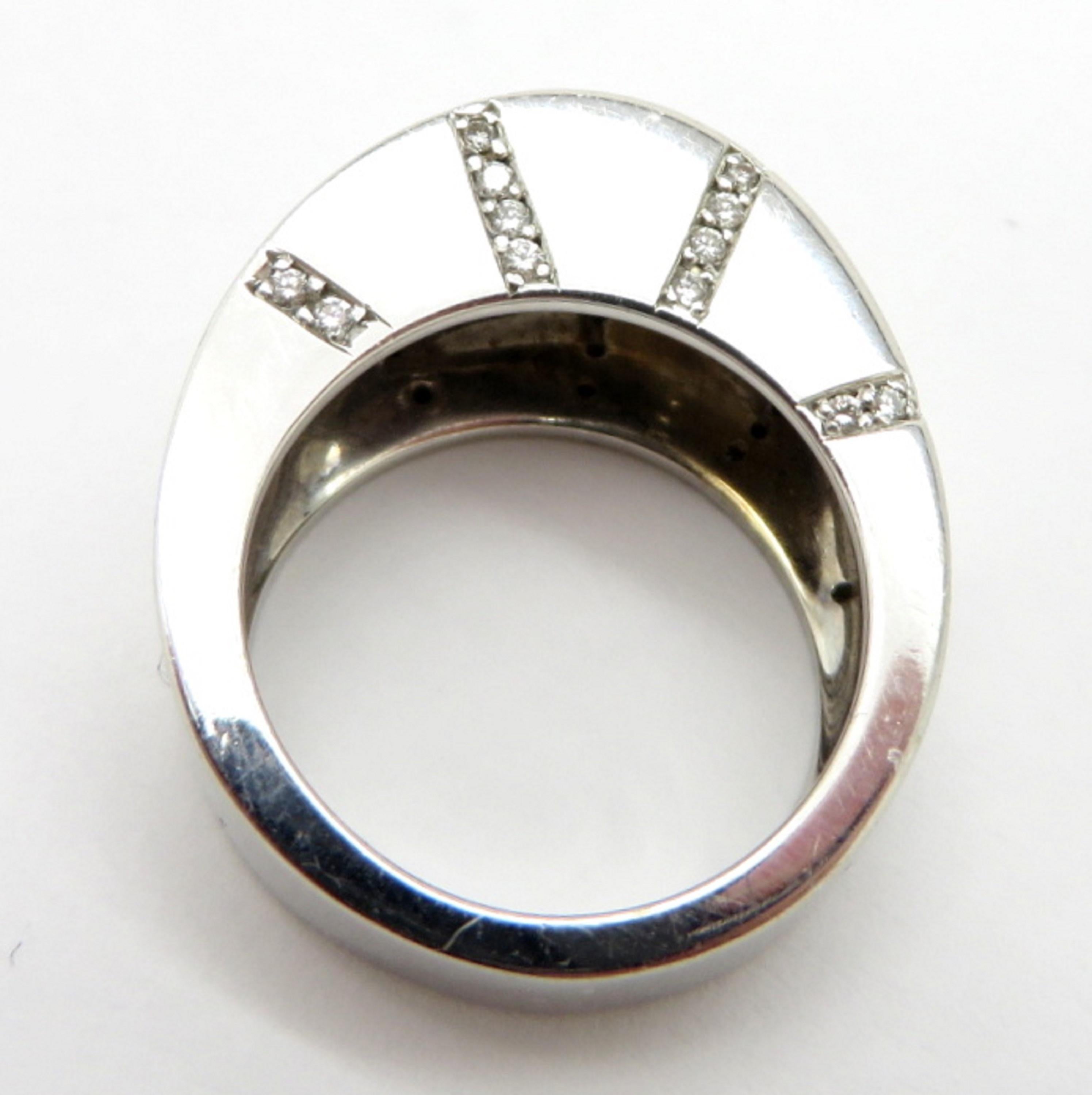 Designer Estate Gregg Ruth 18 Karat White Gold Round Diamond Fashion Ring In Excellent Condition For Sale In Scottsdale, AZ