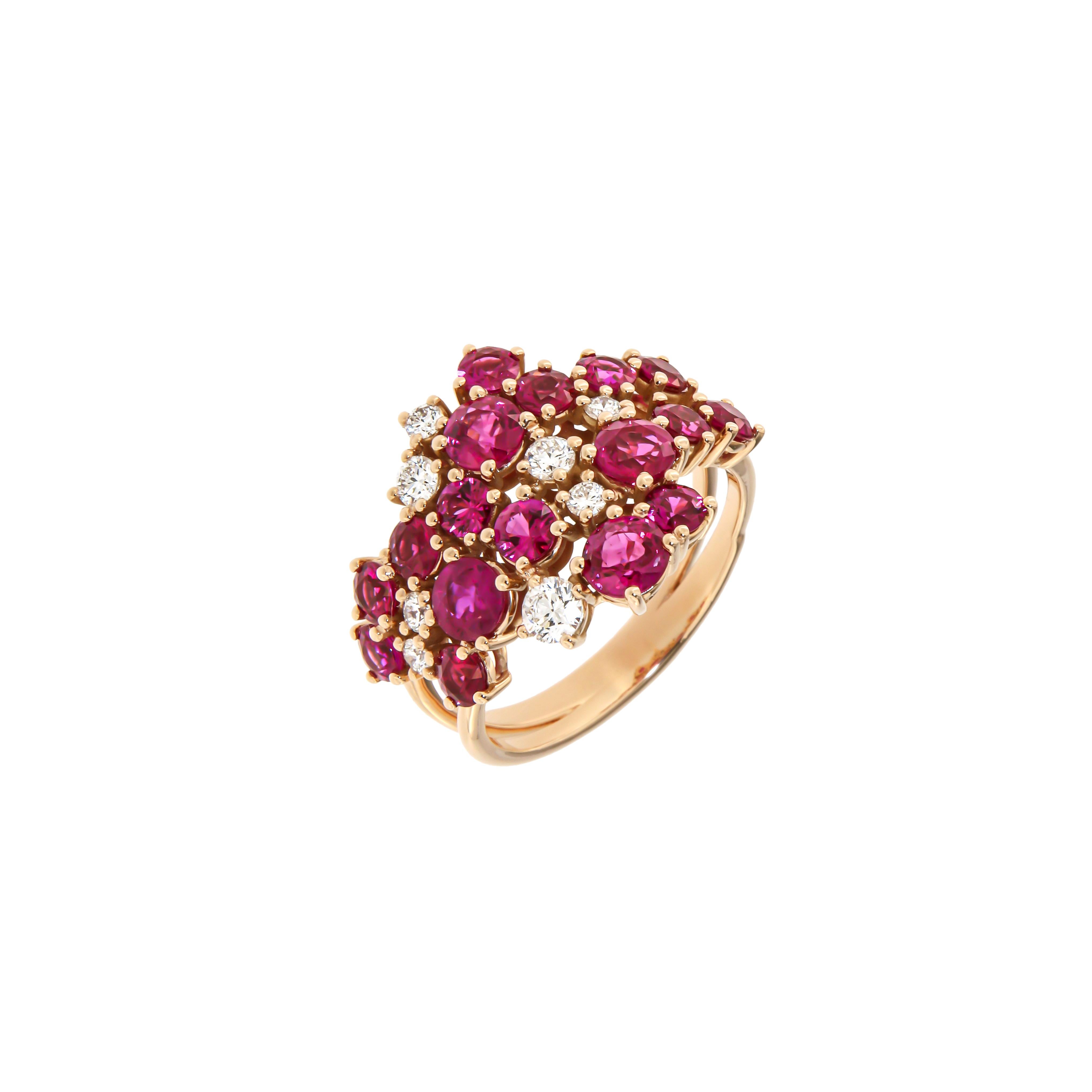 Designerin für sie, Ring aus Gelbgold mit natürlichem Rubin und 18 Karat Diamant (Antiker Kissenschliff) im Angebot