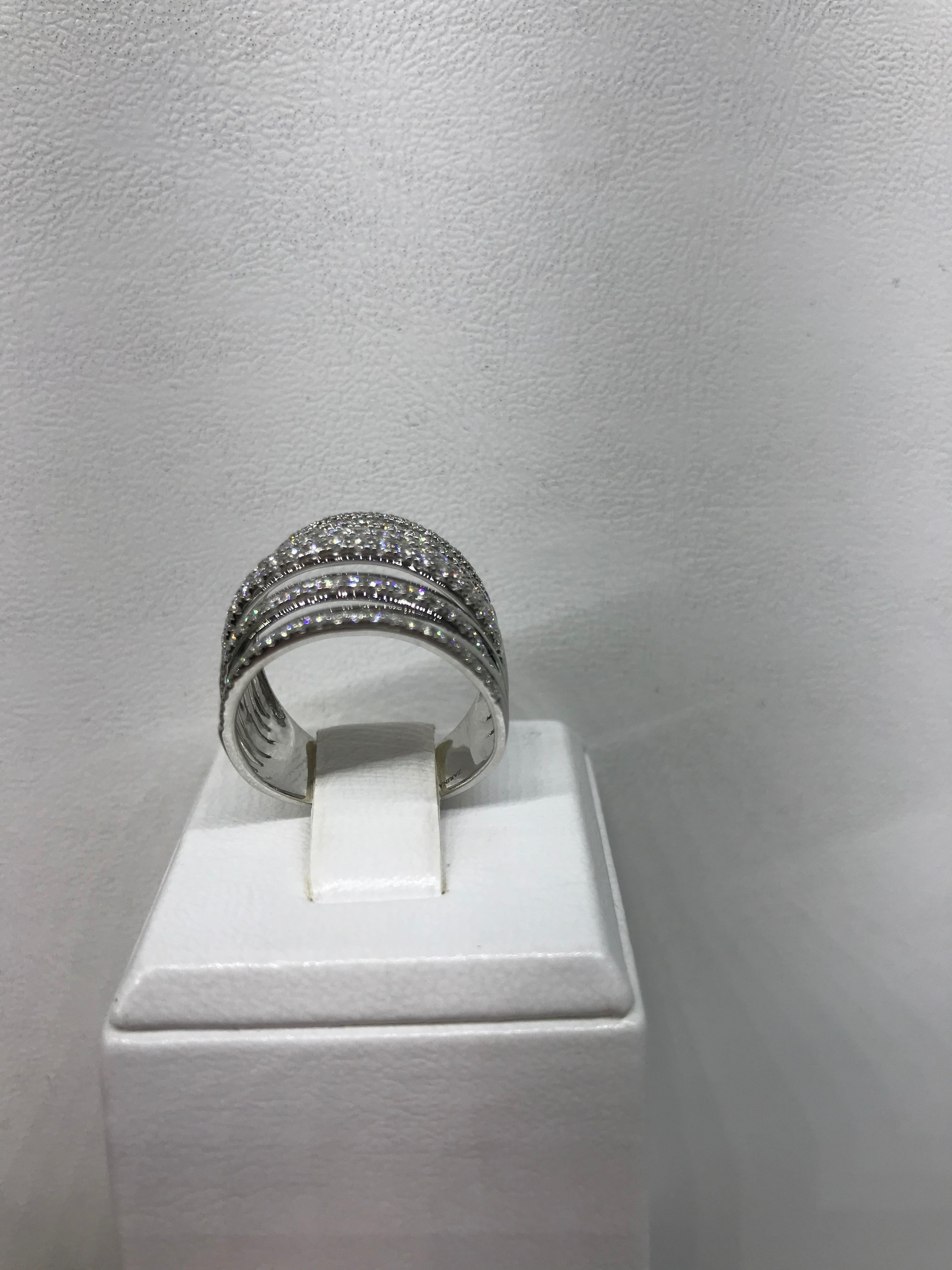 Designer Fashion Fine Jewelry White Diamond Gold Ring In New Condition For Sale In Montreux, CH