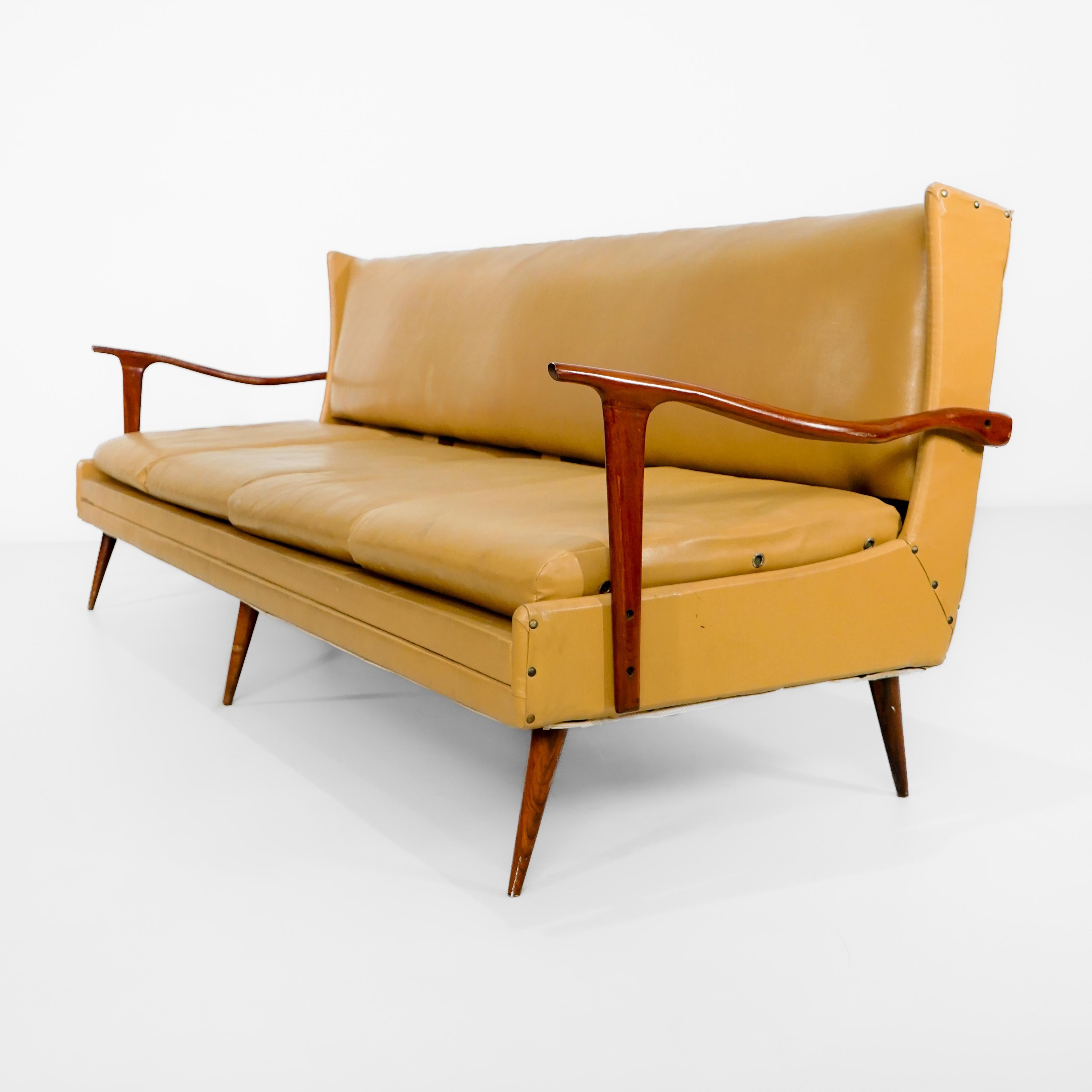 Mid-Century Modern Design Giuseppe Scapinelli - 1960. Canapé en bois massif de Caviúna. Brésil en vente