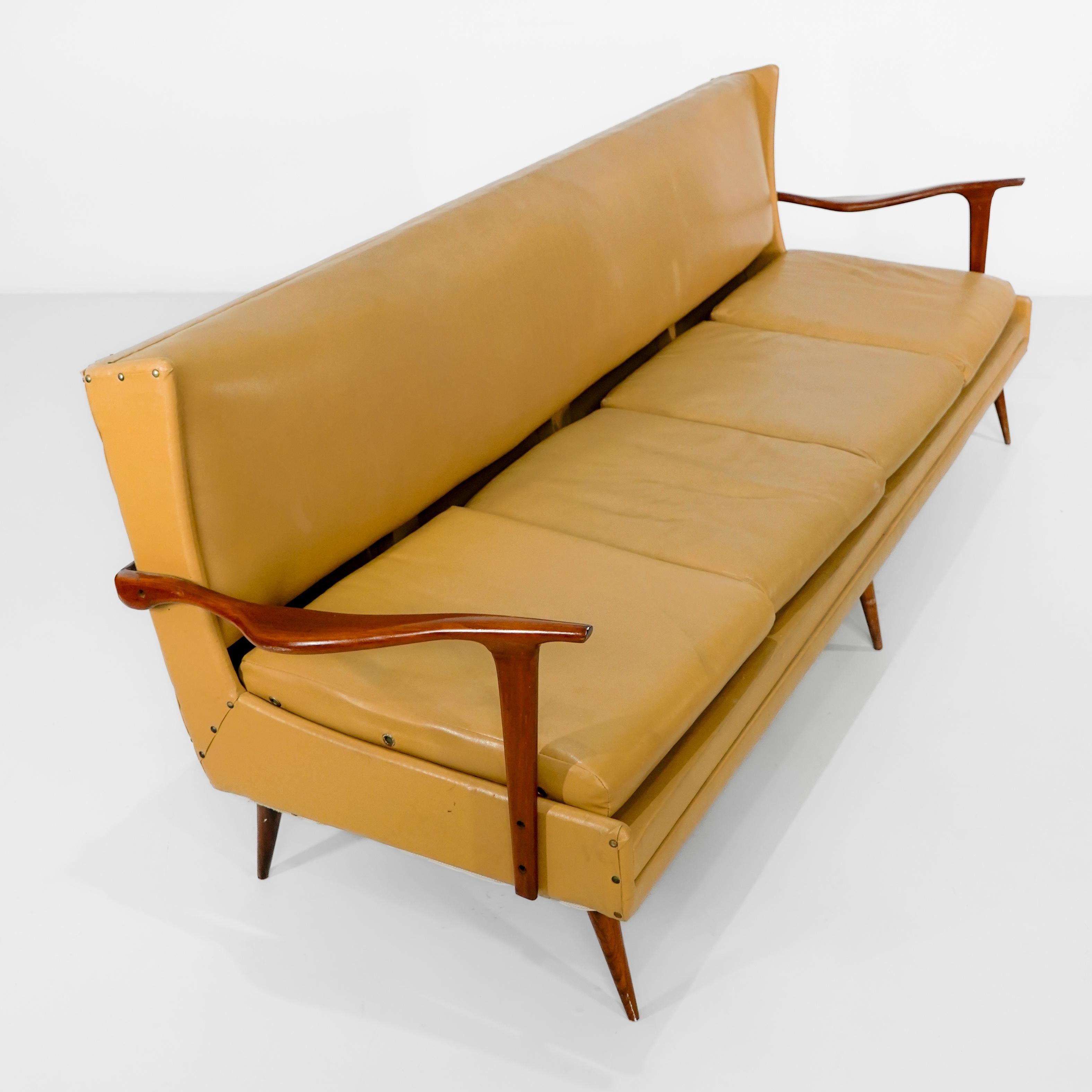 Brésilien Design Giuseppe Scapinelli - 1960. Canapé en bois massif de Caviúna. Brésil en vente