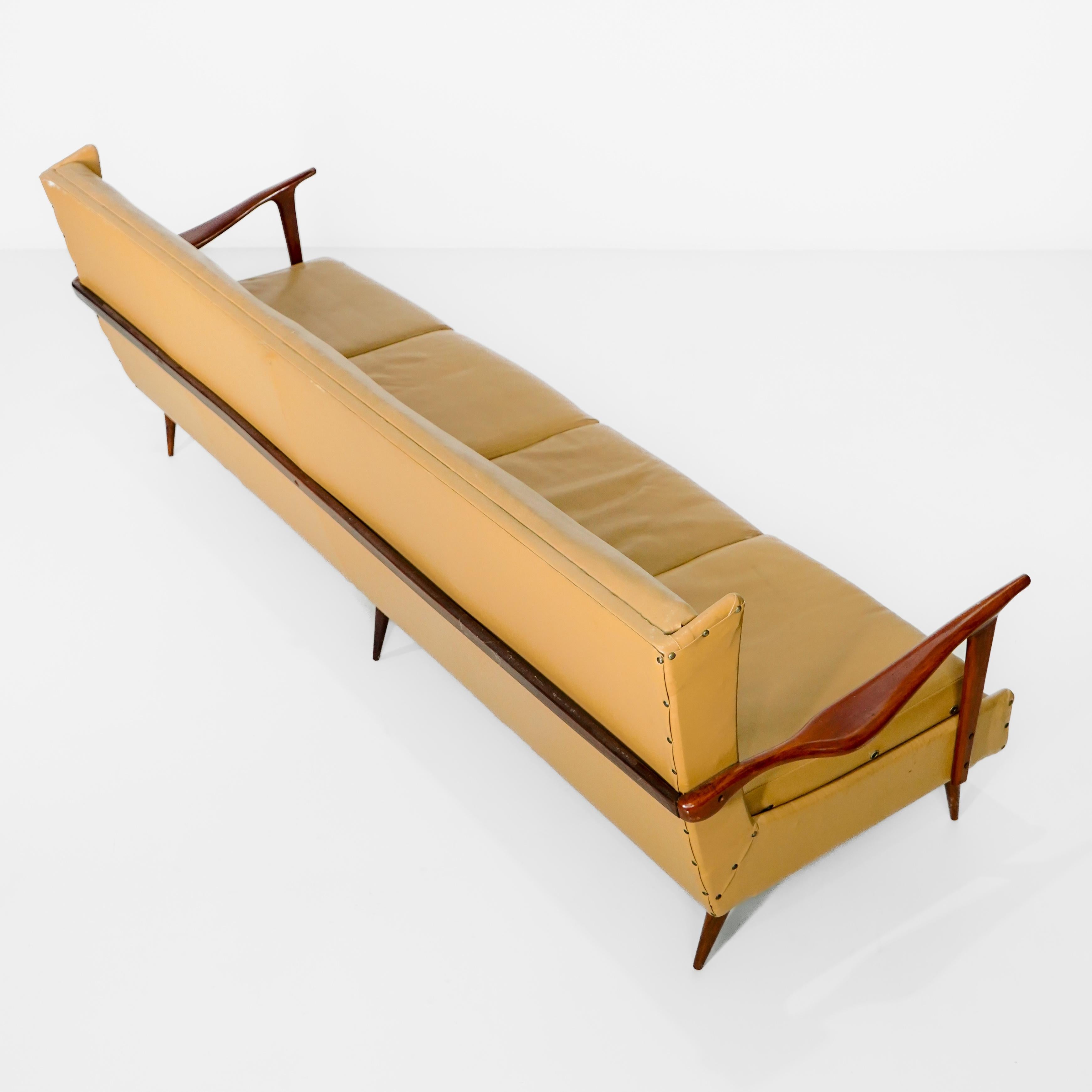 Design Giuseppe Scapinelli - 1960. Canapé en bois massif de Caviúna. Brésil en vente 1