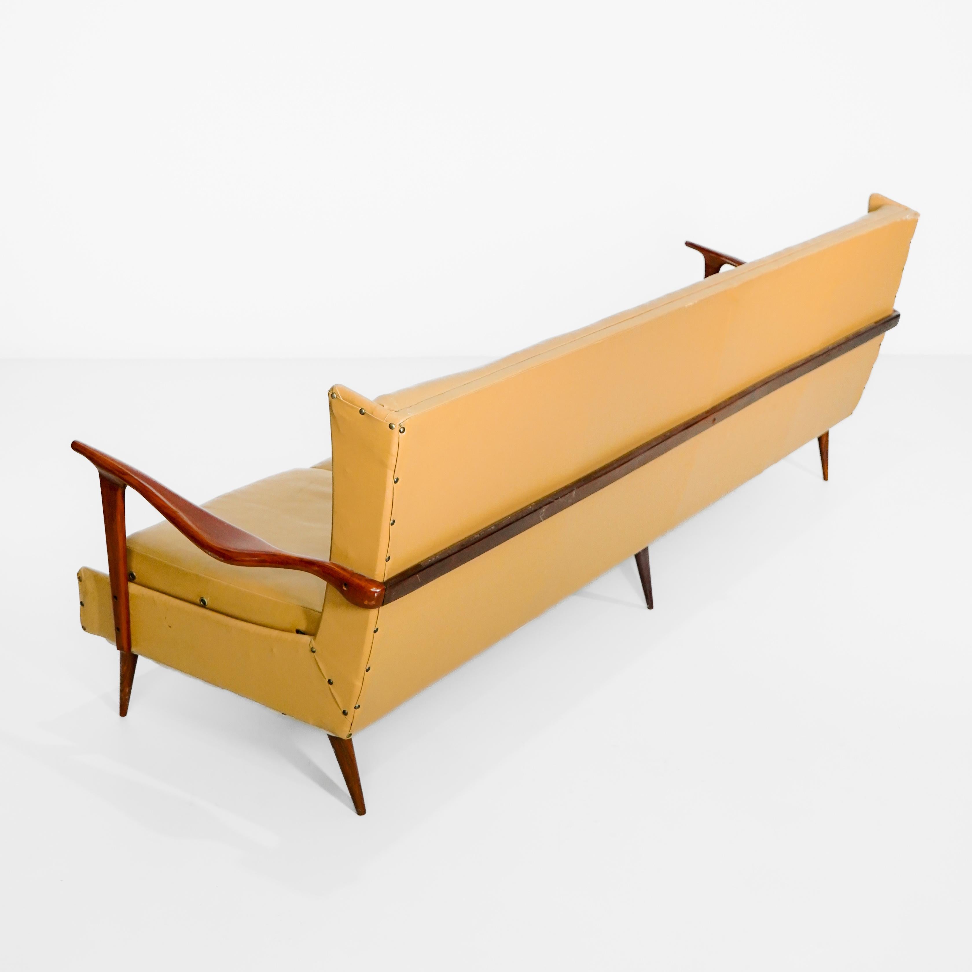 Design Giuseppe Scapinelli - 1960. Canapé en bois massif de Caviúna. Brésil en vente 2
