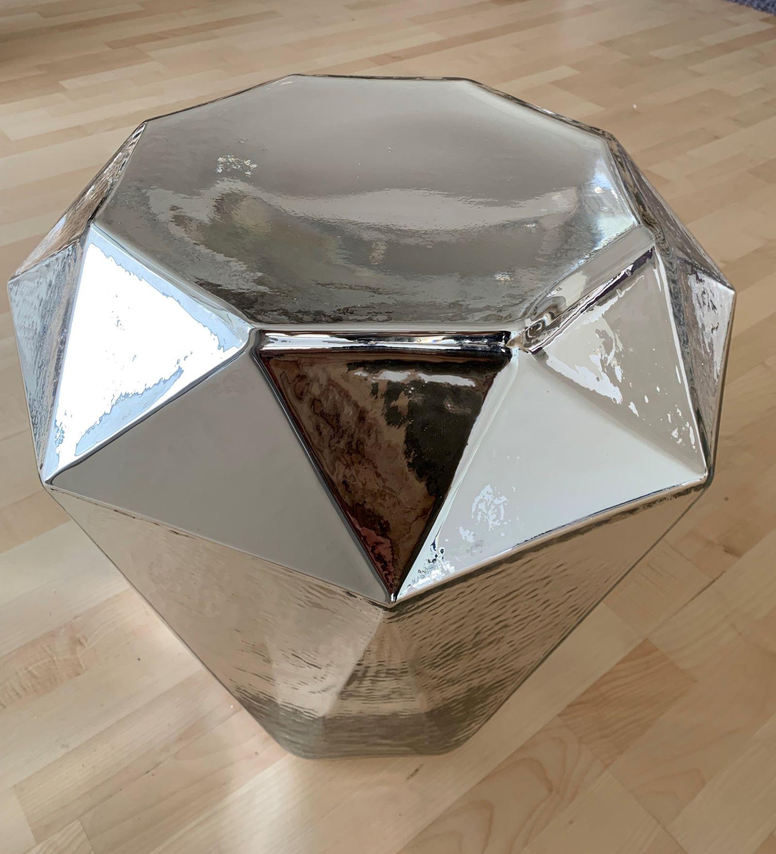 The WICHARD Silver (also available in Gold - See Picture) hand blown glass side table by Vienna based Architect and award winning Designer Ivana Steiner.  The WICHARD has a diamond shaped design with a flat top surface.
This unique hand made table