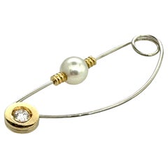 Designer hand made 18 carat gold pin/brooch with diamond and pearl