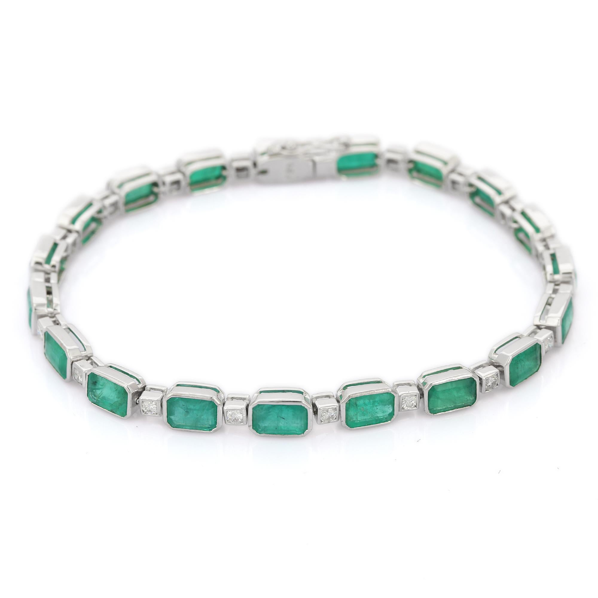 Designer Handmade Tennis Bracelet in 18K White Gold 11.5cts Emerald and Diamond For Sale 1