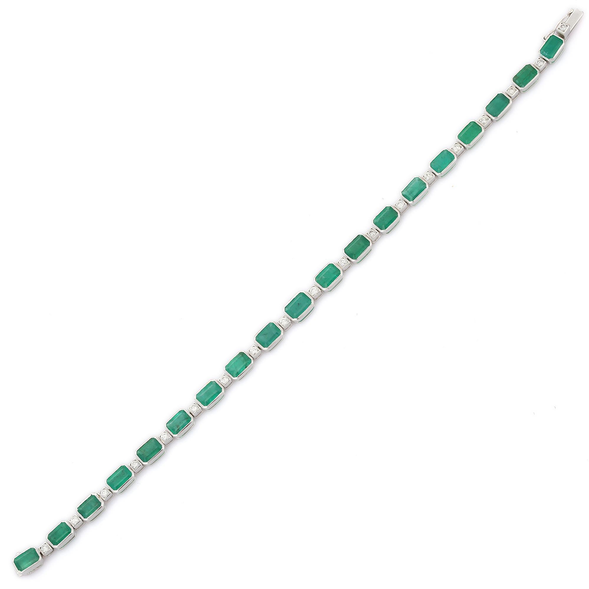 Handgefertigtes Designer-Tennisarmband aus 18 Karat Weißgold mit 11,5 Karat Smaragd und Diamant im Angebot 1