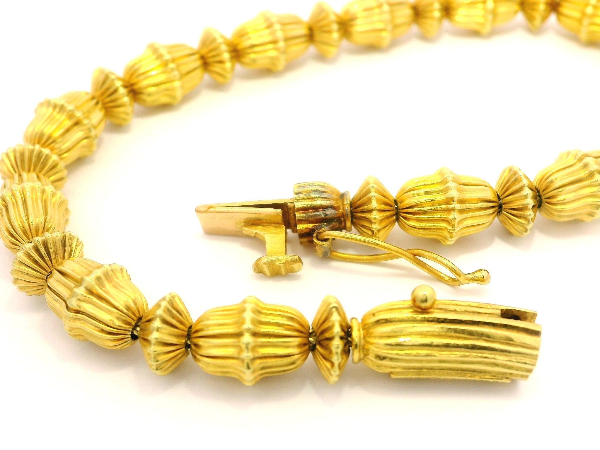 Set di collane e bracciali con perle in oro giallo massiccio 18k del designer Ilias Lalaounis In condizioni ottime in vendita a Montclair, NJ